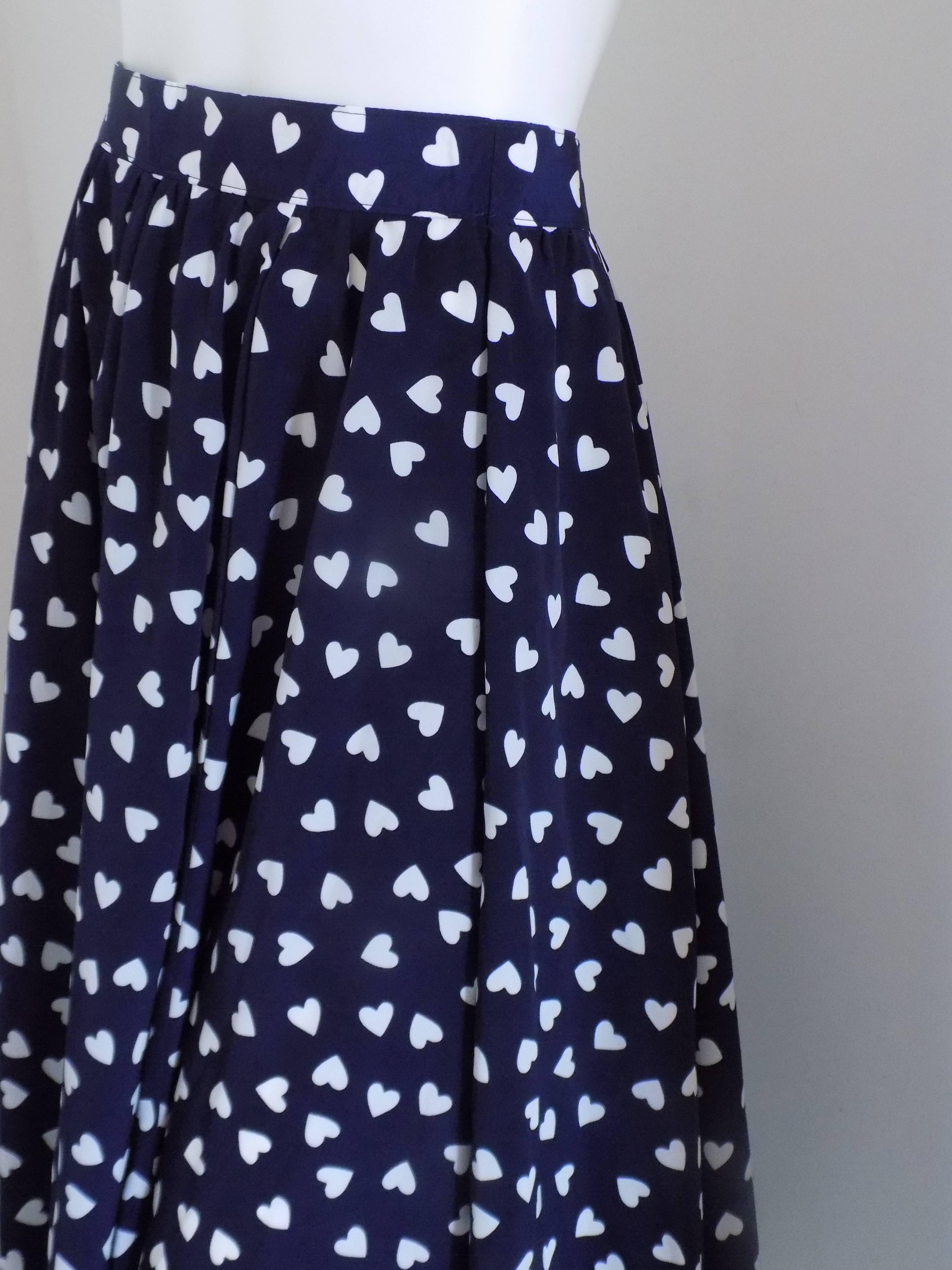 Long Blu white hearts Skirt In Excellent Condition In Capri, IT