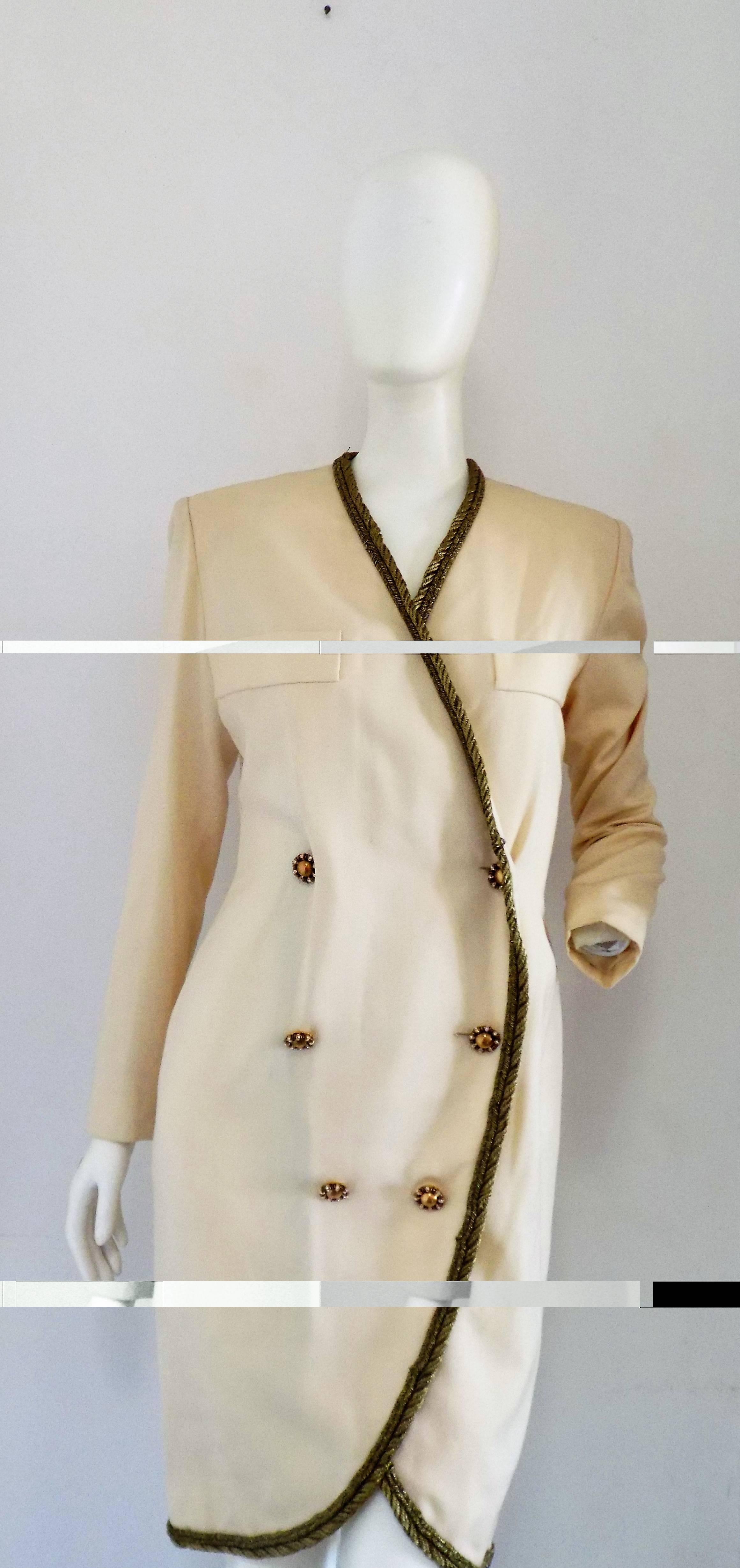 Verri Long Cream Blazer NWOT

Long beije blazer chemise still with tags totally made in italy in italian size range 44
Composition: 100% Wool