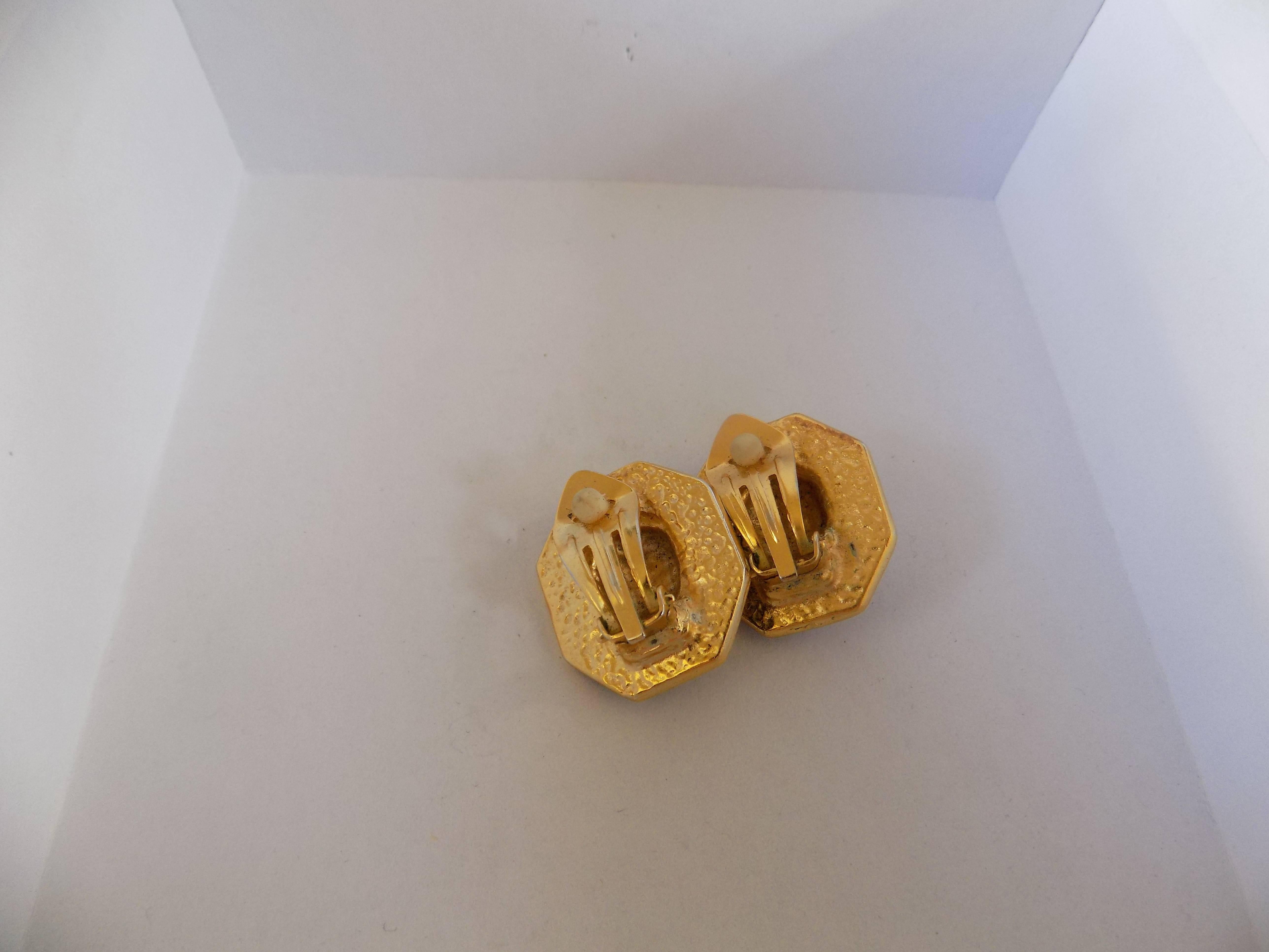 Gold tone Clip on earrings In Excellent Condition In Capri, IT
