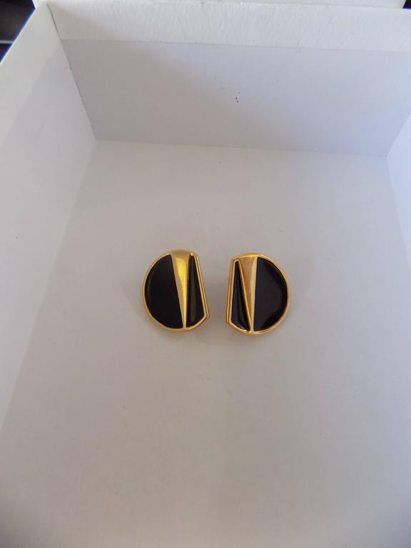 Monet Gold Black Tone Earrings In Excellent Condition For Sale In Capri, IT