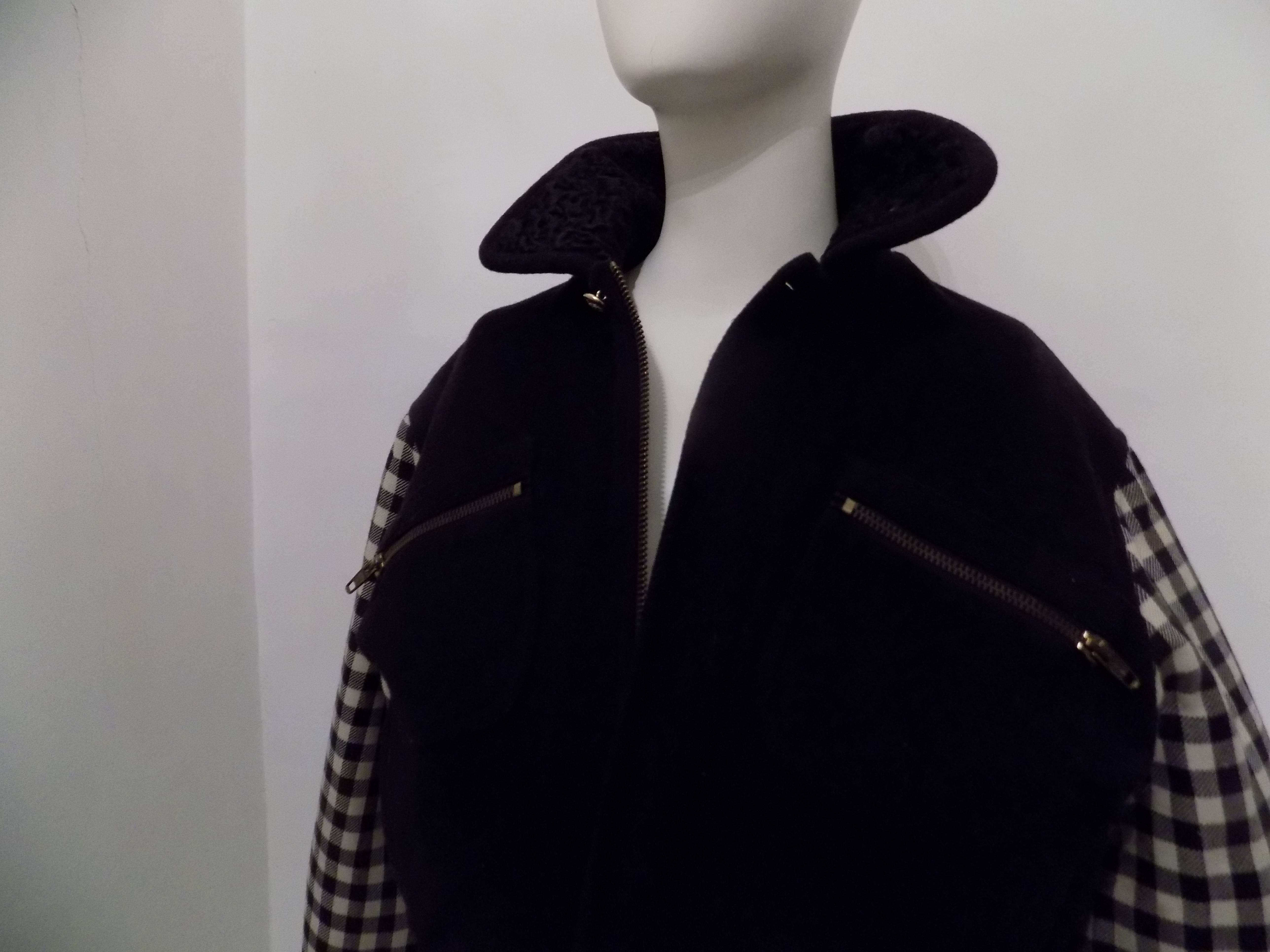 Women's or Men's Gianni Versace pied de poule black jacket For Sale