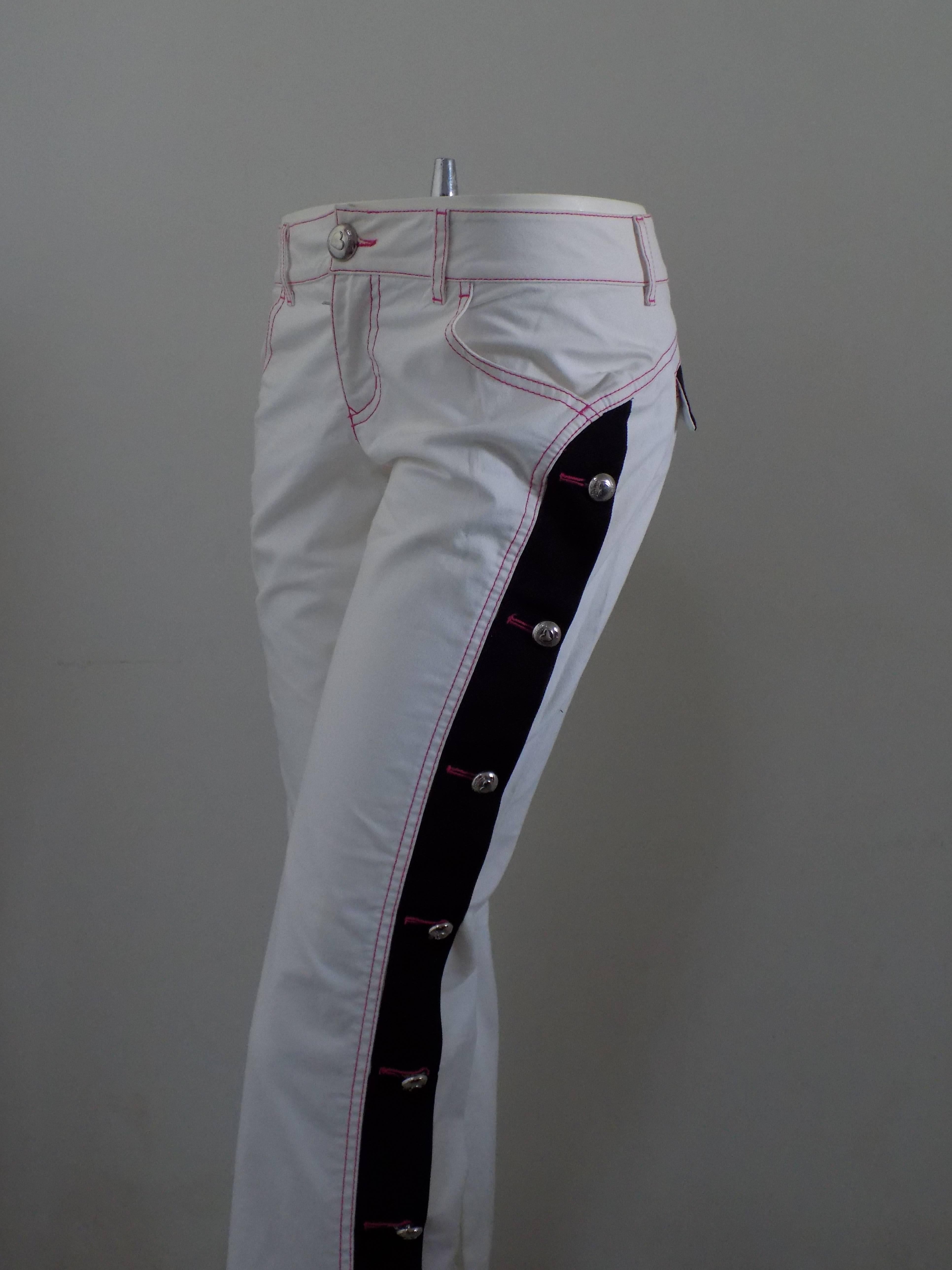 Moschino Jeans white trousers

Silver tone hardware with small hearts on them
