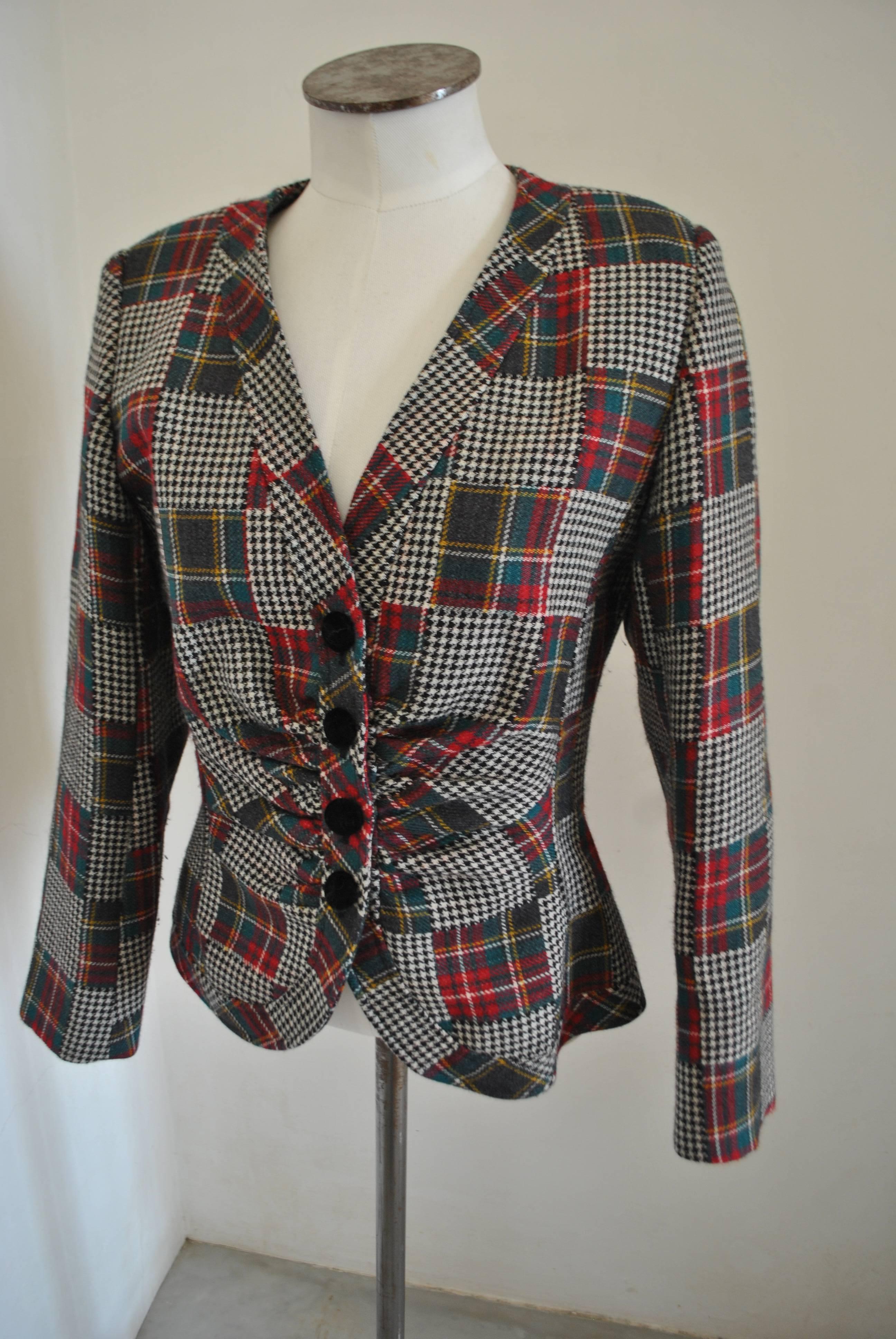 Ungaro multicolour wool jacket
Composition: 100% wool
size: 42 italian size range
