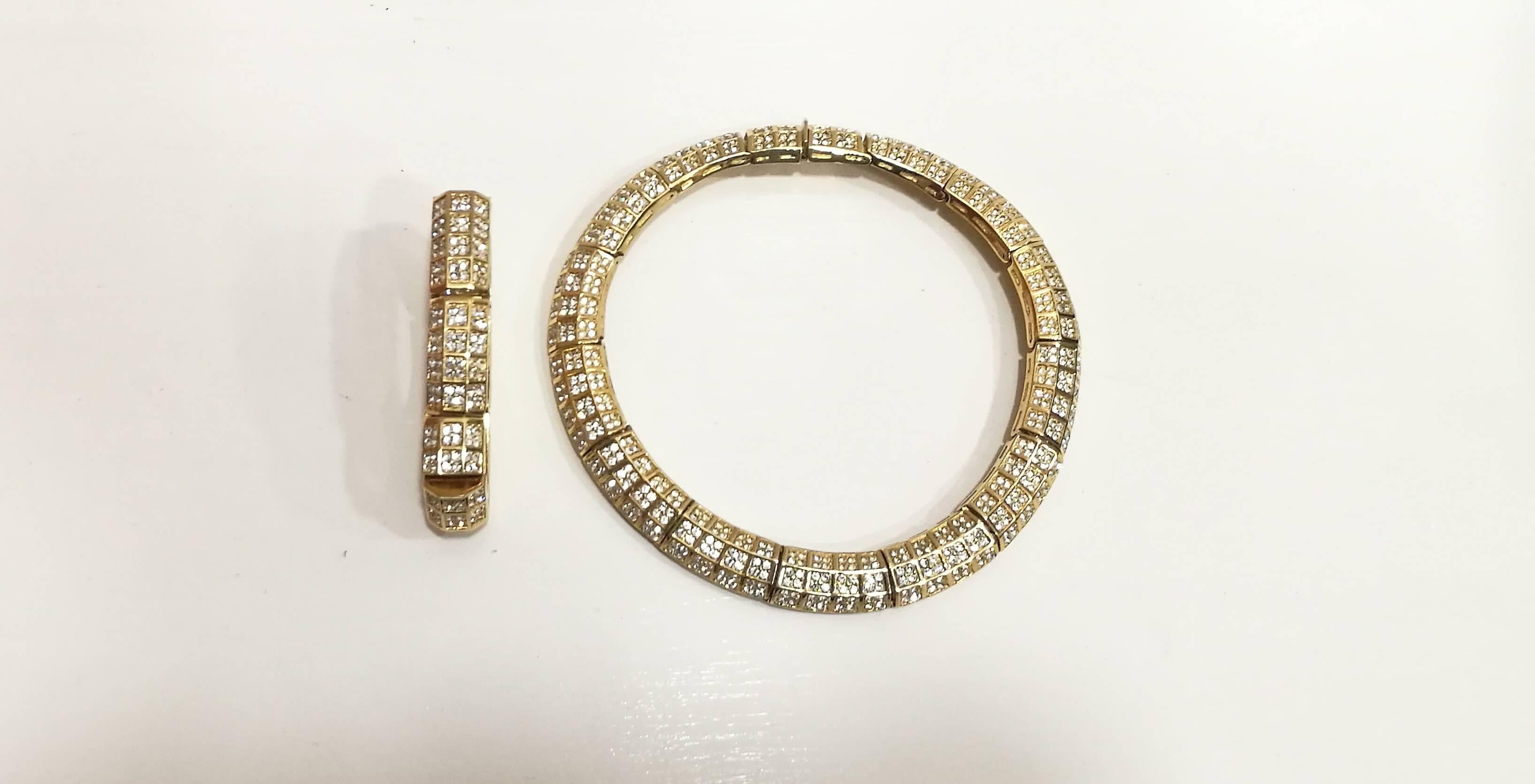 Chr Dior Germany parure vintage
Gold tone bracelet and necklace parure with crystal swarovski all over
Dior Necklace measurements:
Total lenght 46 cm
Dior Bracelet Measurements:
Total lenght: 22.5 cm