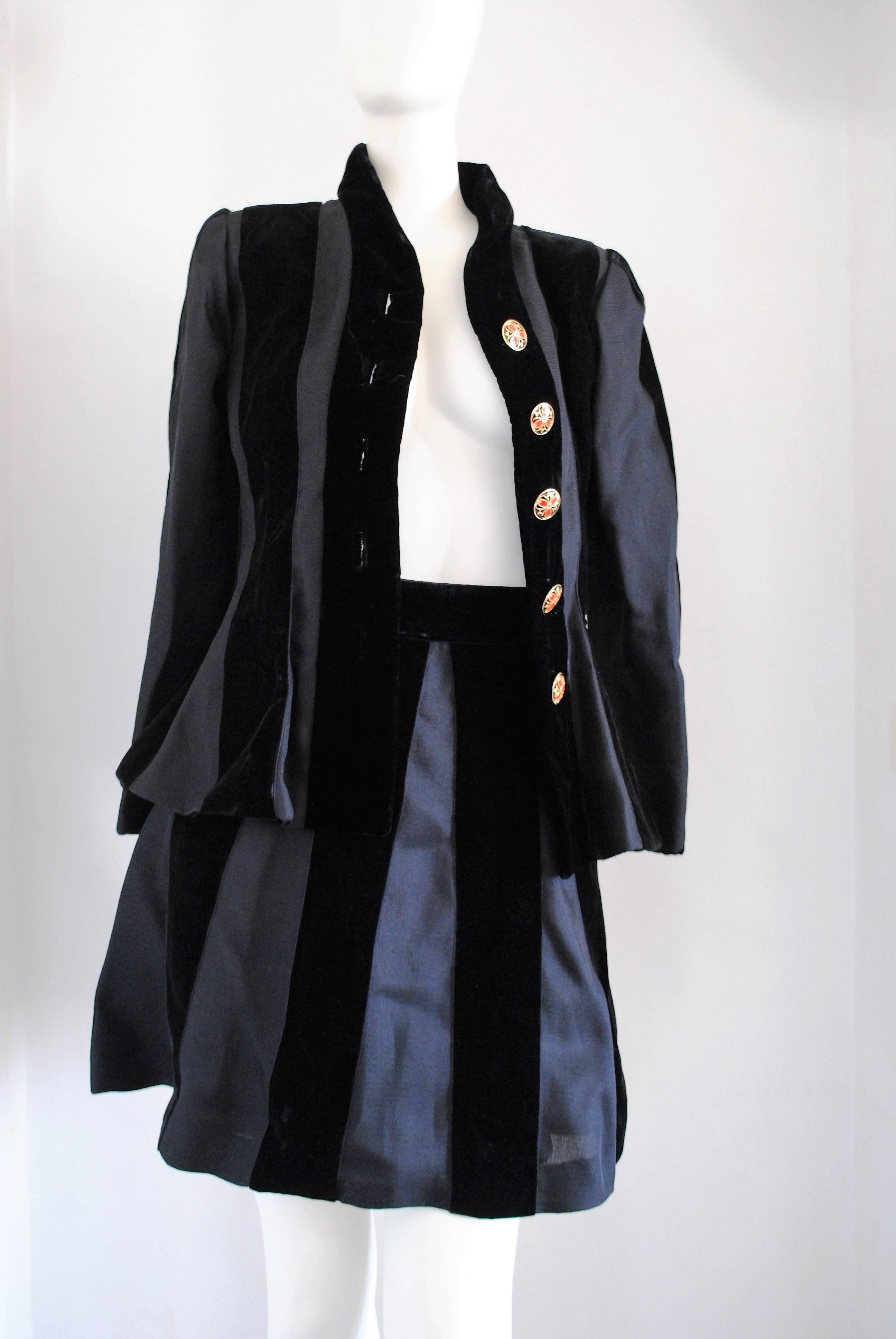 Yves Saint Laurent Rive Gauche Skirt Suit
Black silk and velvet skirt suit
Totally made in france in french size 38
