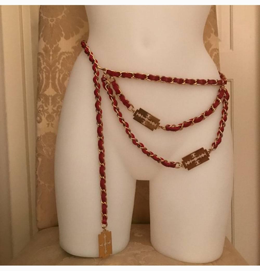 Vintage Chanel Red Gold Razor Blade Belt Necklace
 It could be worn as a multilayered necklace or as a belt. A must have.
Adjustable and will fit most waists.
Total lenght: 95 cm
blade measurements: 3,4 cm x 2.2 cm
