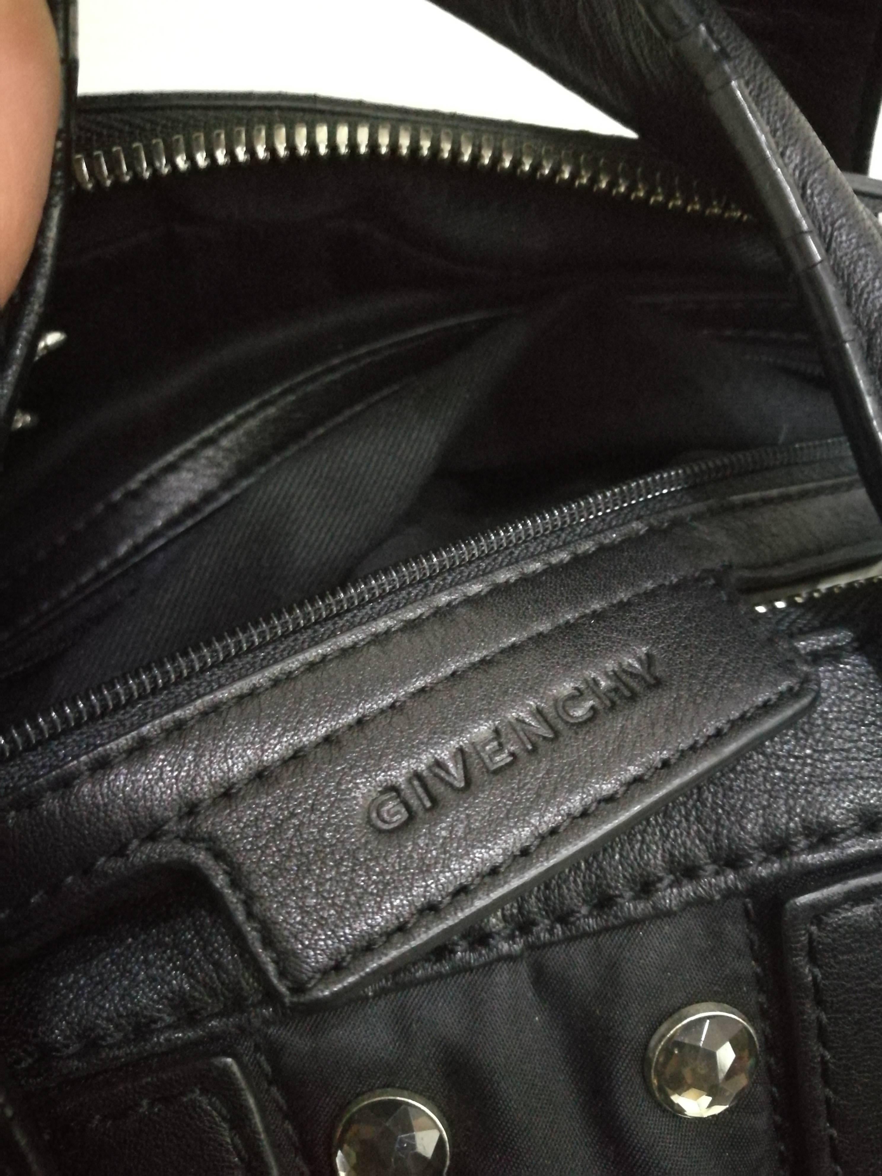 Givenchy Nightingale Black Bag In Excellent Condition In Capri, IT