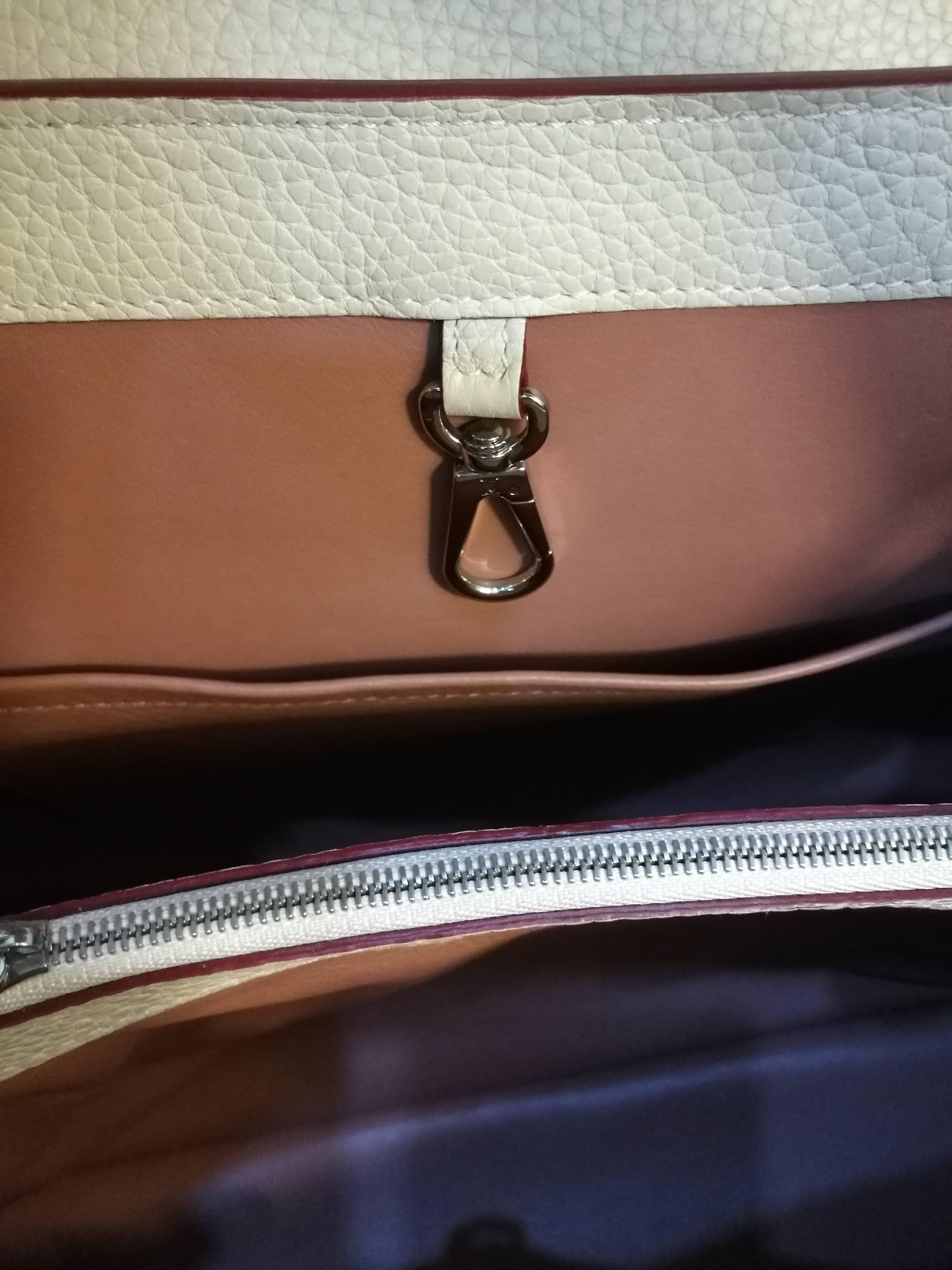 Louis Vuitton Cream Capucines Bag In Excellent Condition In Capri, IT