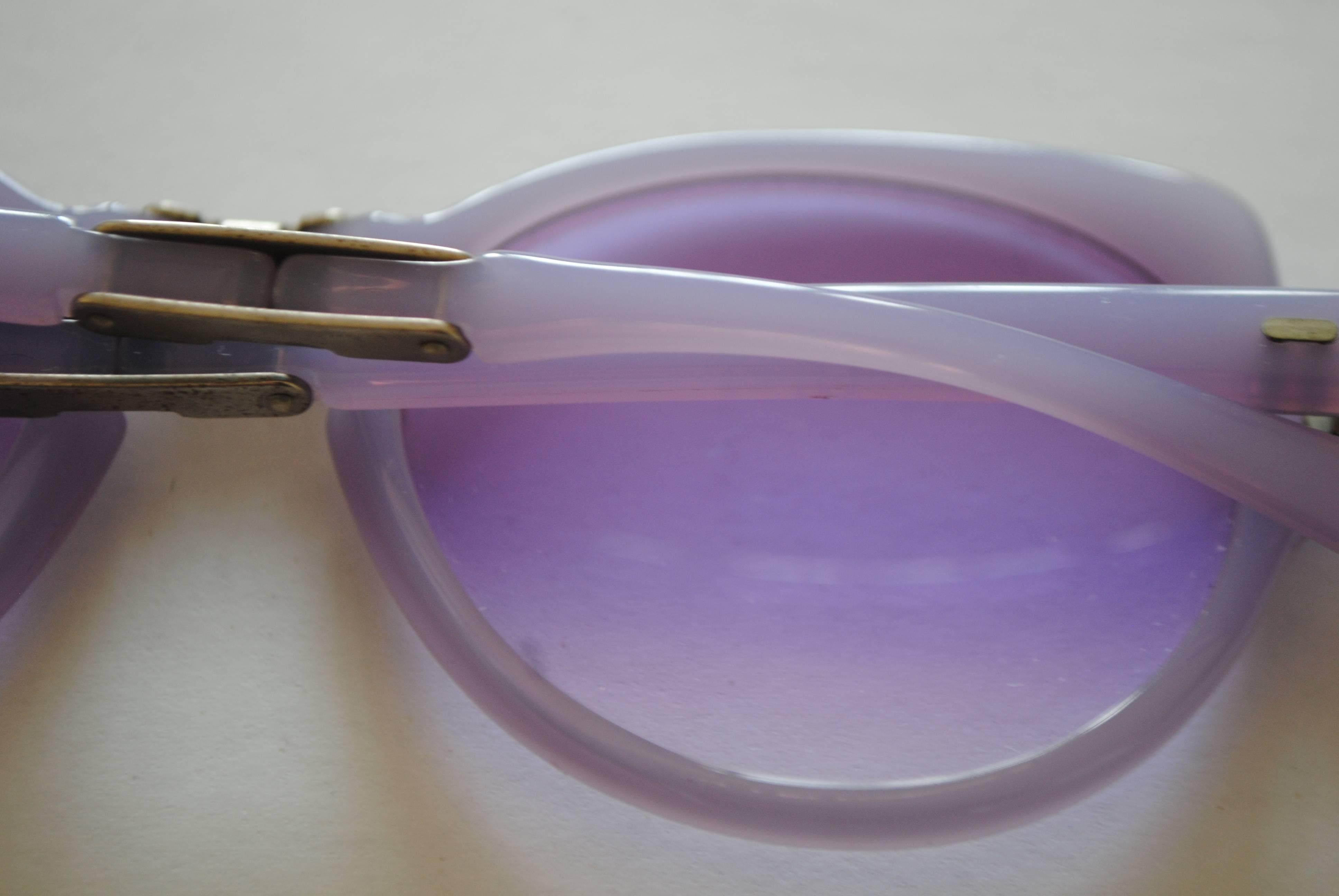 1990s Bouquet Light Purple Foldable Sunglasses In Good Condition In Capri, IT