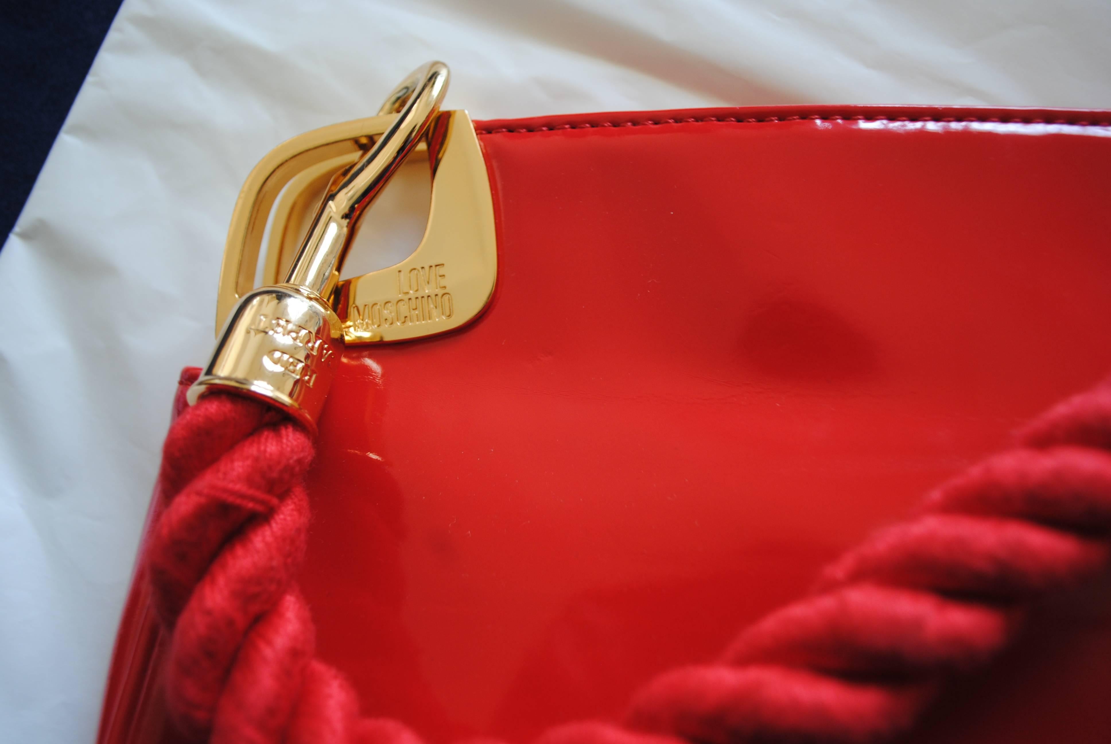 Love Moschino Red Carpet Varnish Red Leather Shoulder Bag In Good Condition In Capri, IT