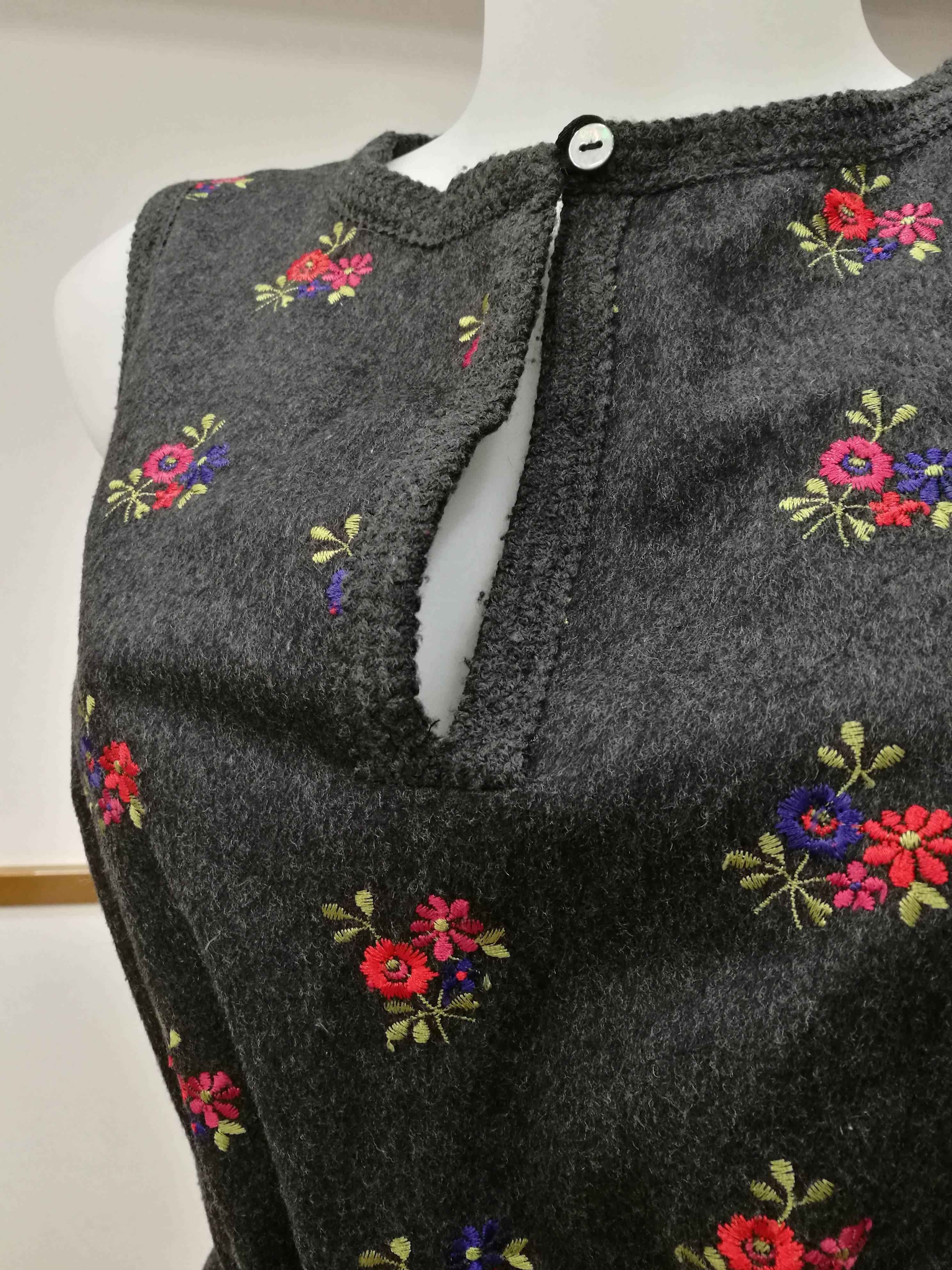 1990s Moschino Grey Embellished Flowers Wool Dress In Excellent Condition For Sale In Capri, IT