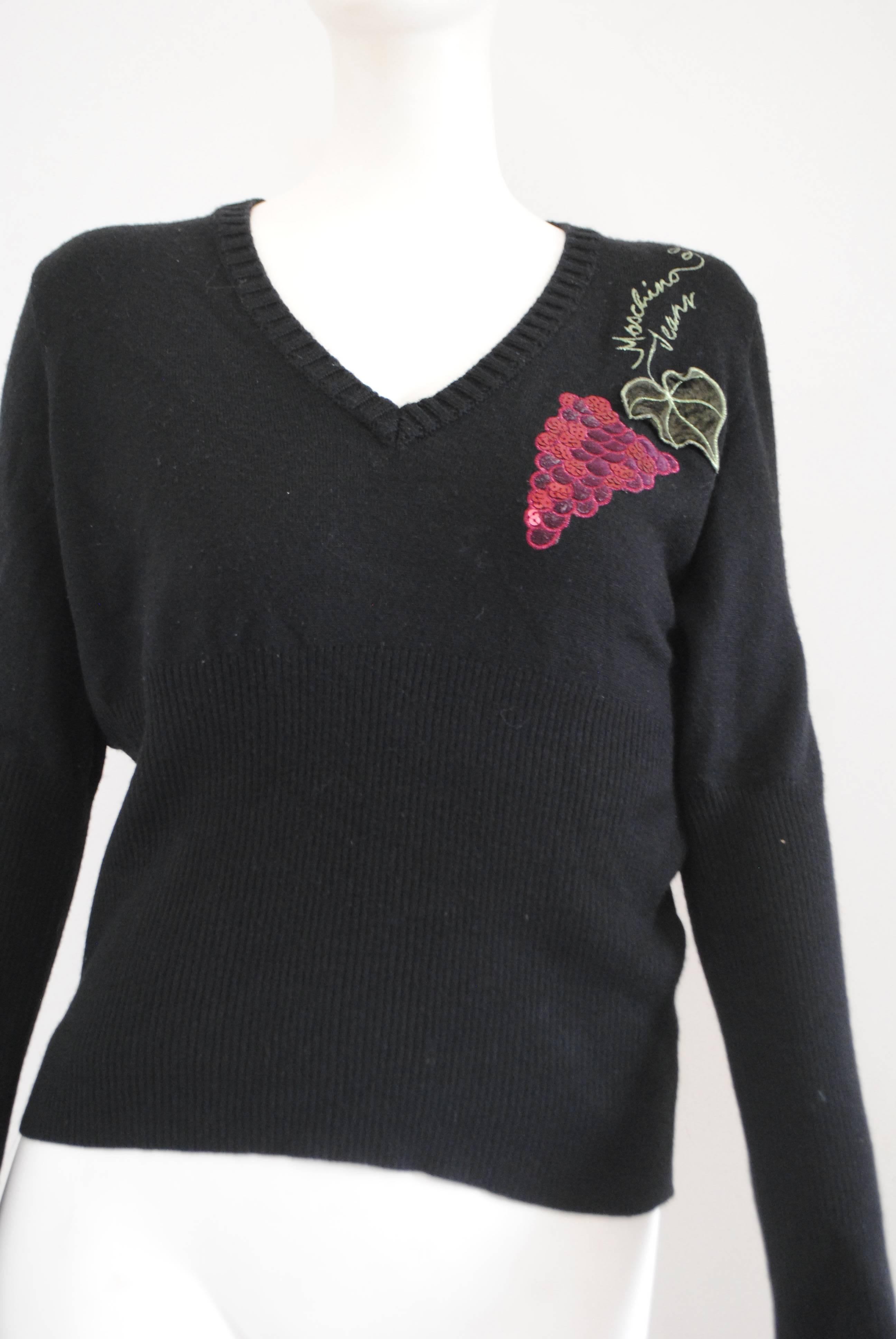 Moschino Jeans Black Grapes Sweater

Totally made in italy in italian size range 46

composition: Wool and Acrylic