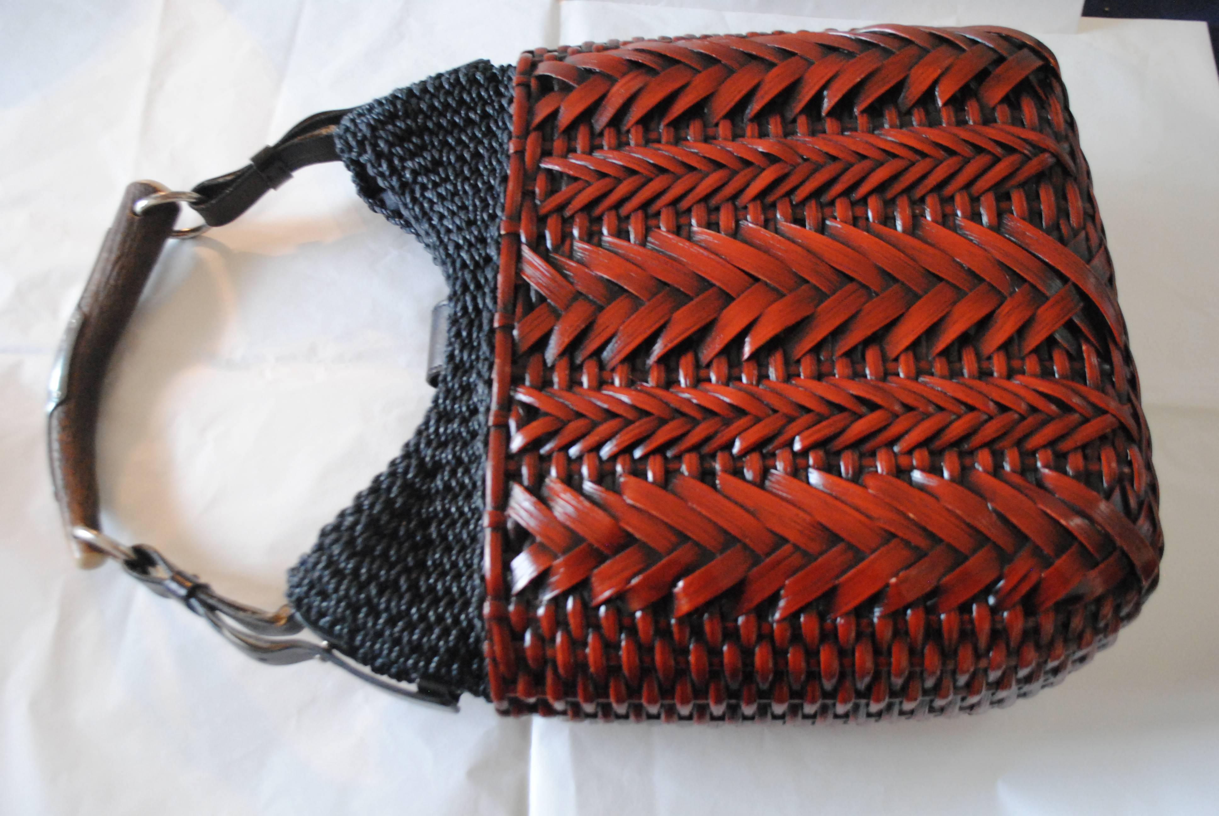 Yves Saint Laurent Mombasa from Tom Ford Era bag in very good condition and very hard to find
This chic, stylish bag with its superbly elegant design by Tom Ford is an ideal everyday item when you want to stand out from the rest; Bamboo braided