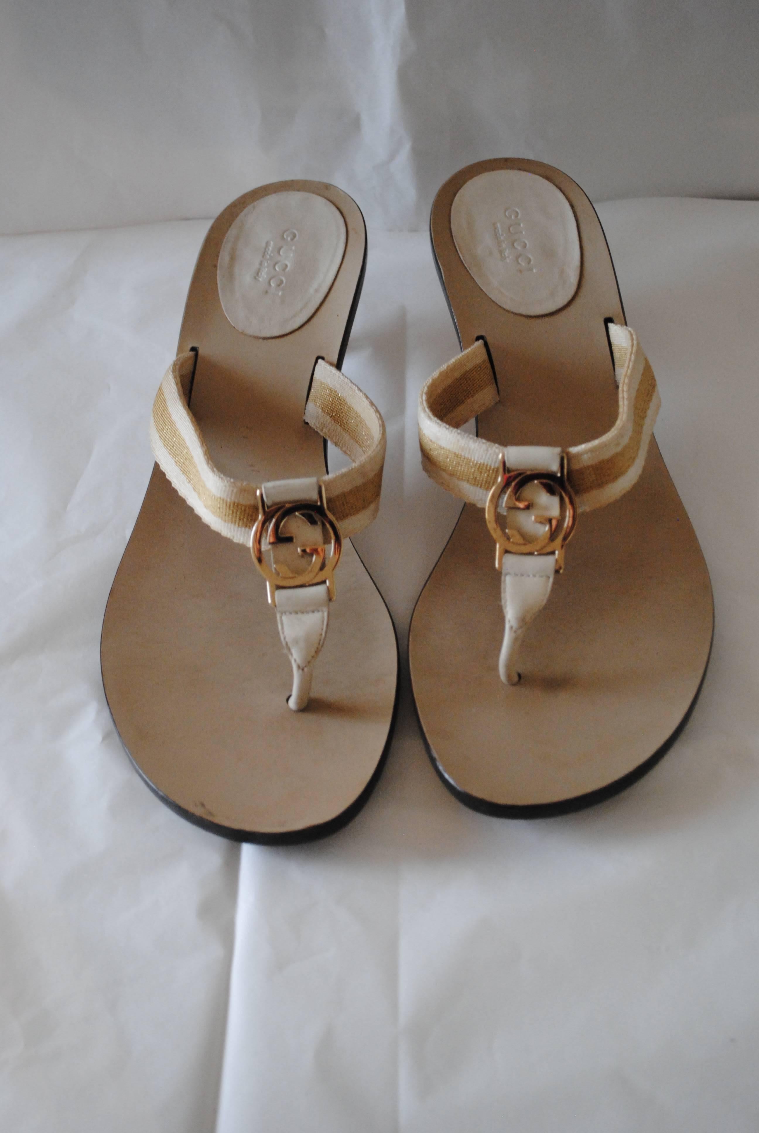 Gucci Cream GG Gold Logo Sandals

Totally made in italy in italian size range 38.5

Bamboo heel