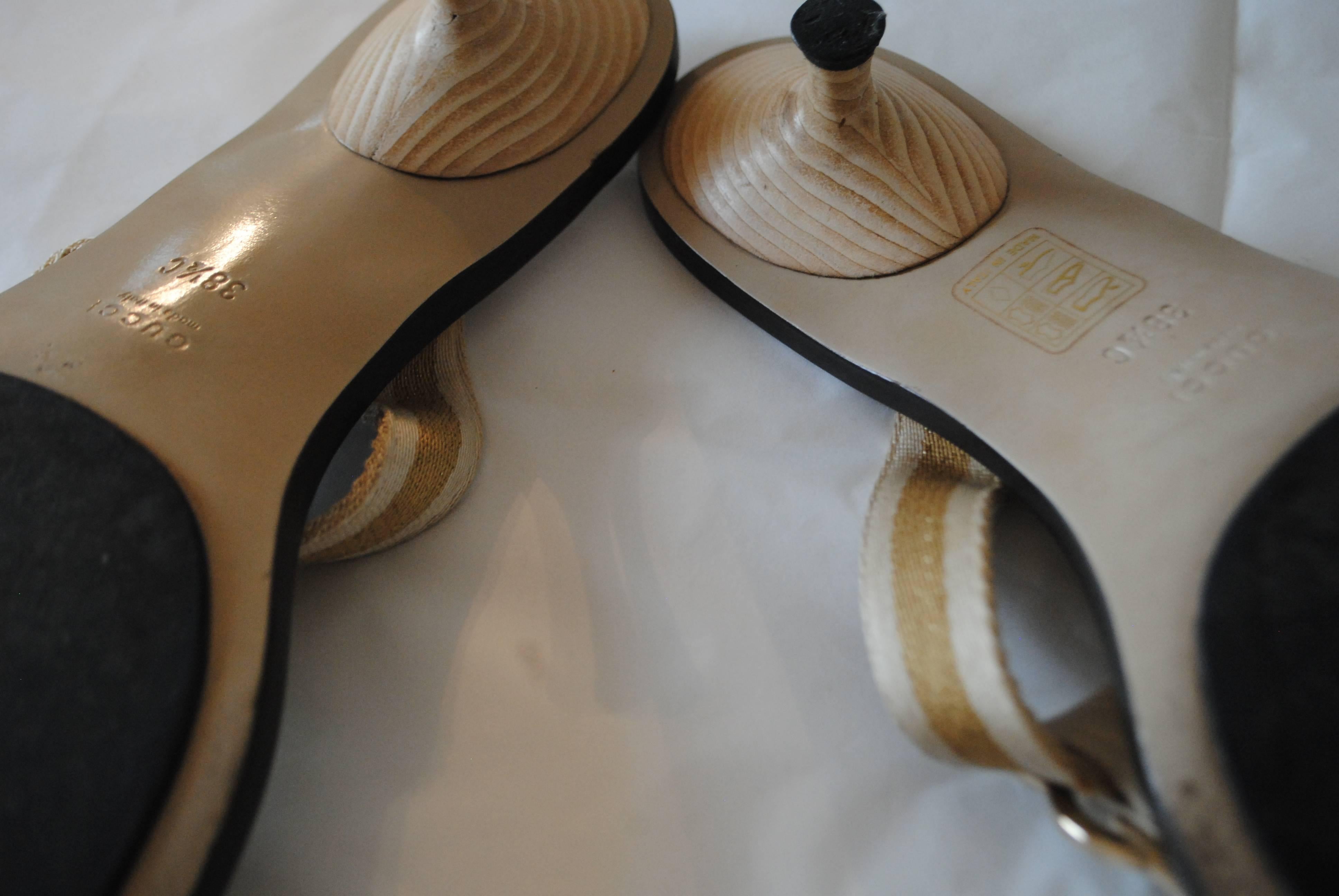 Gucci Cream GG Gold Logo Sandals In Excellent Condition In Capri, IT