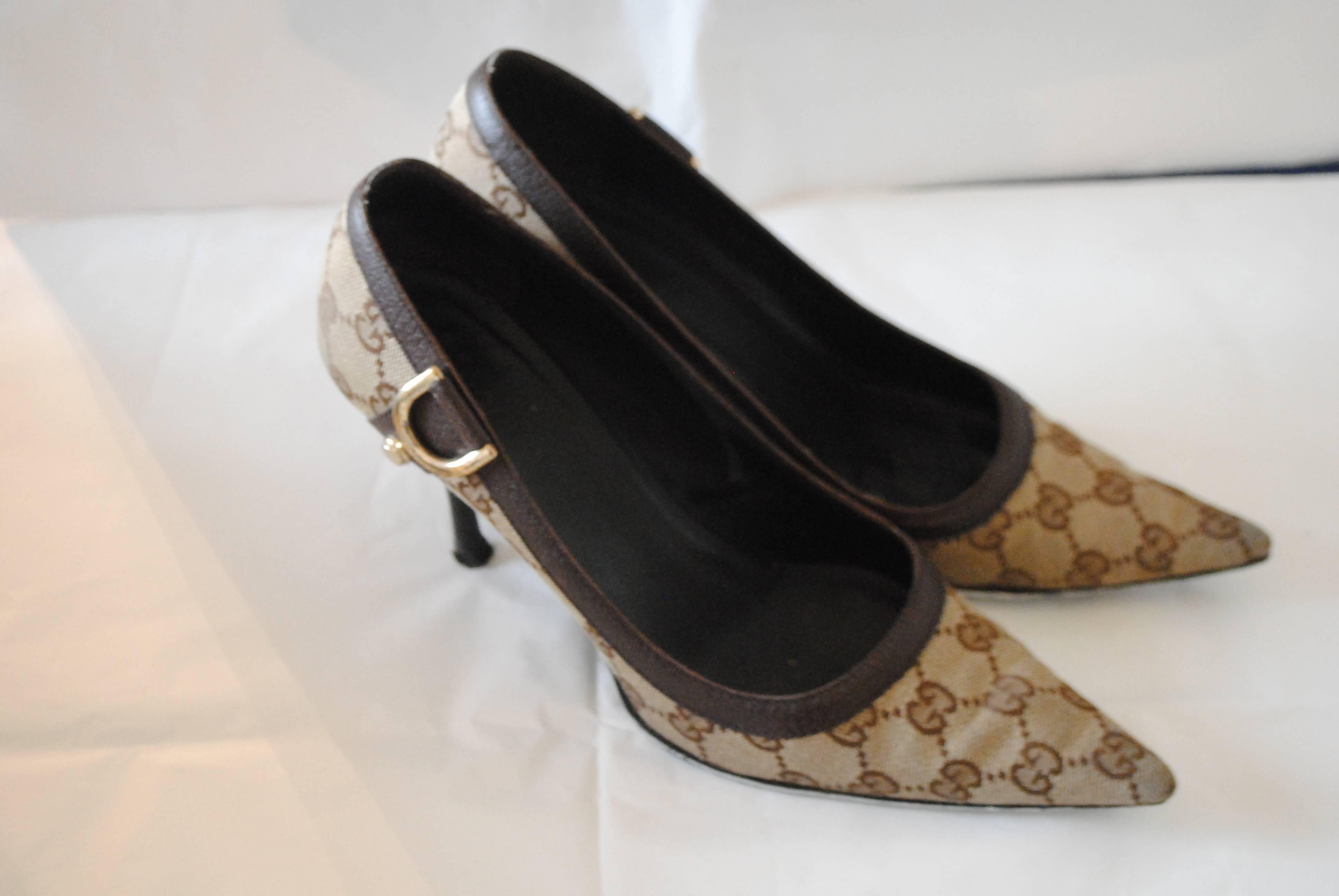 Gucci Textile GG logo Gold Tone Hardware Decollete

Totally made in italy in italian size range 38.5 

Heel 7 cm

Still with box