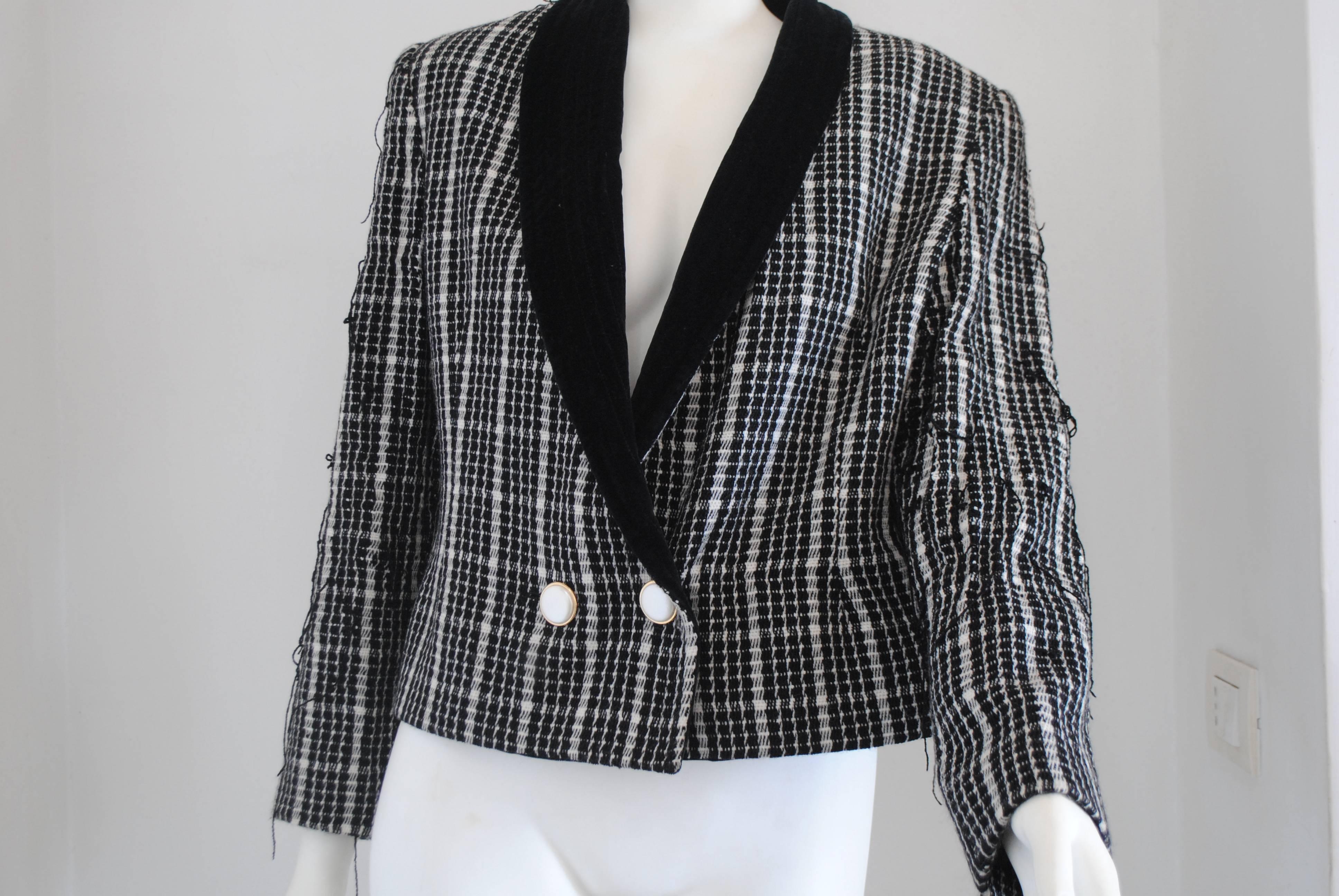 1980s Spazio Pied de Poule Black & White Wool Jacket
Totally made in italy in italian size range 44

Composition: Wool and viscose