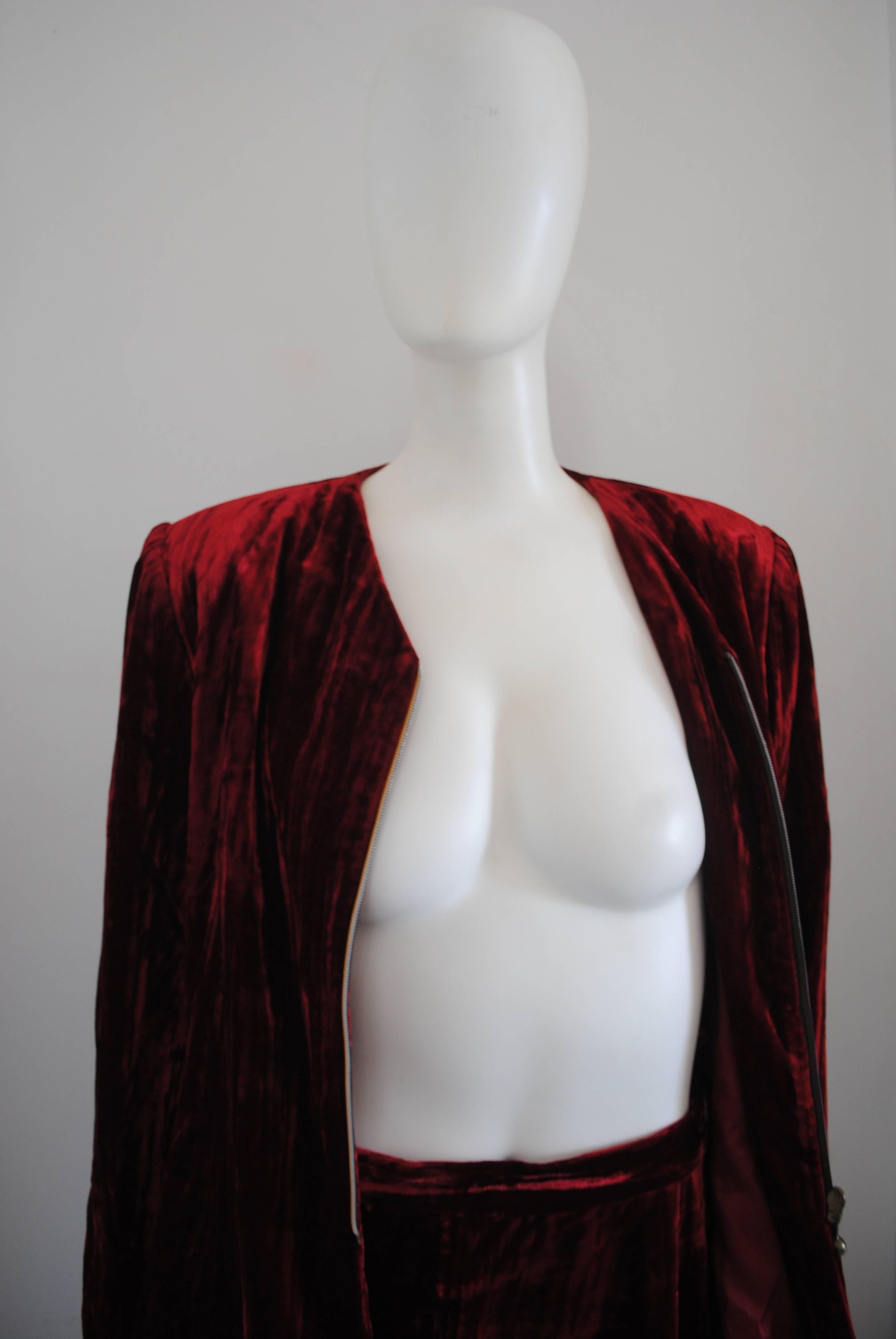 1980 Brujò Red Velvet Skirt Suit In Excellent Condition For Sale In Capri, IT