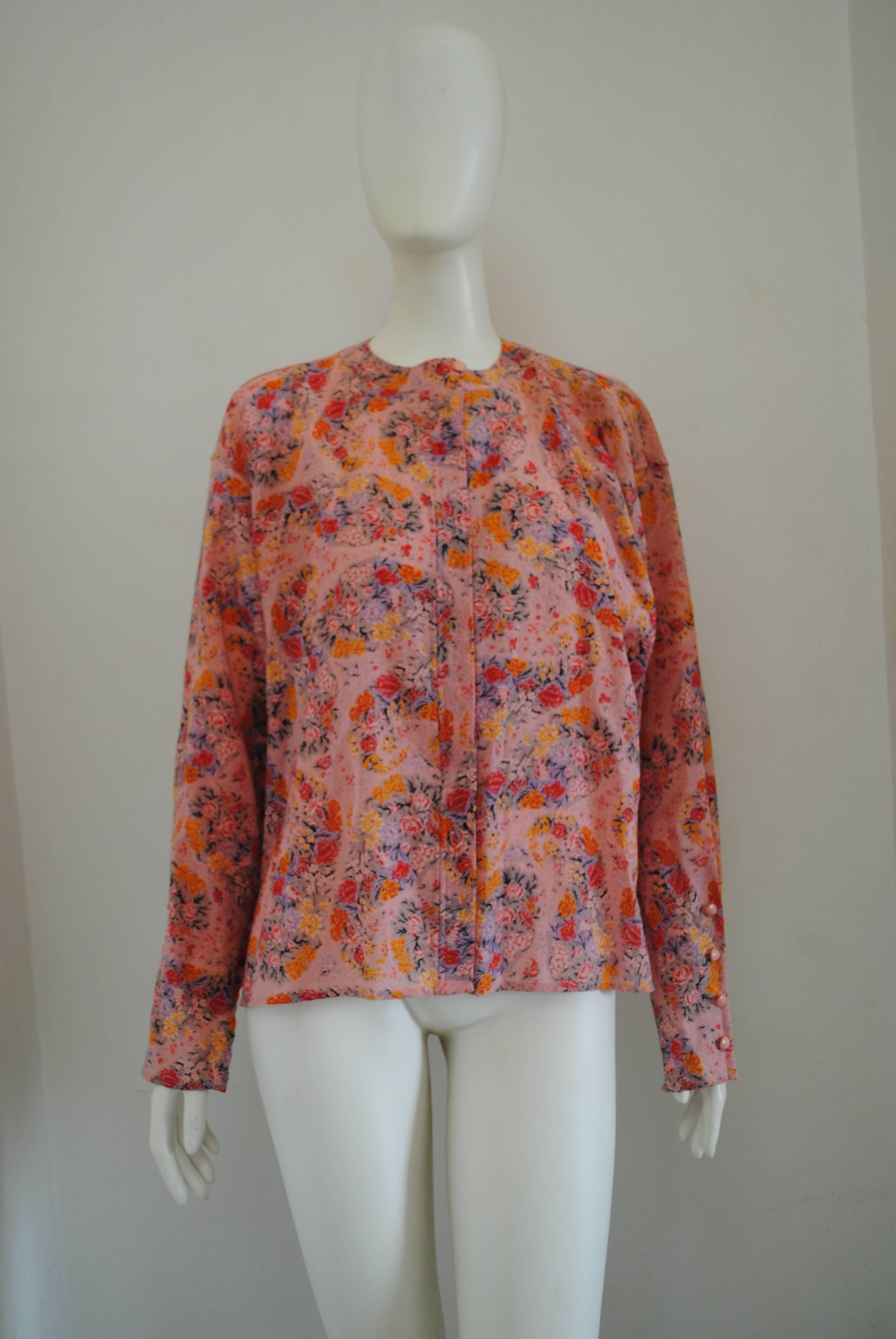 Ungaro Solo Donna Paris Wool Flower Shirt

Totally made in Italy in italian size range 42
