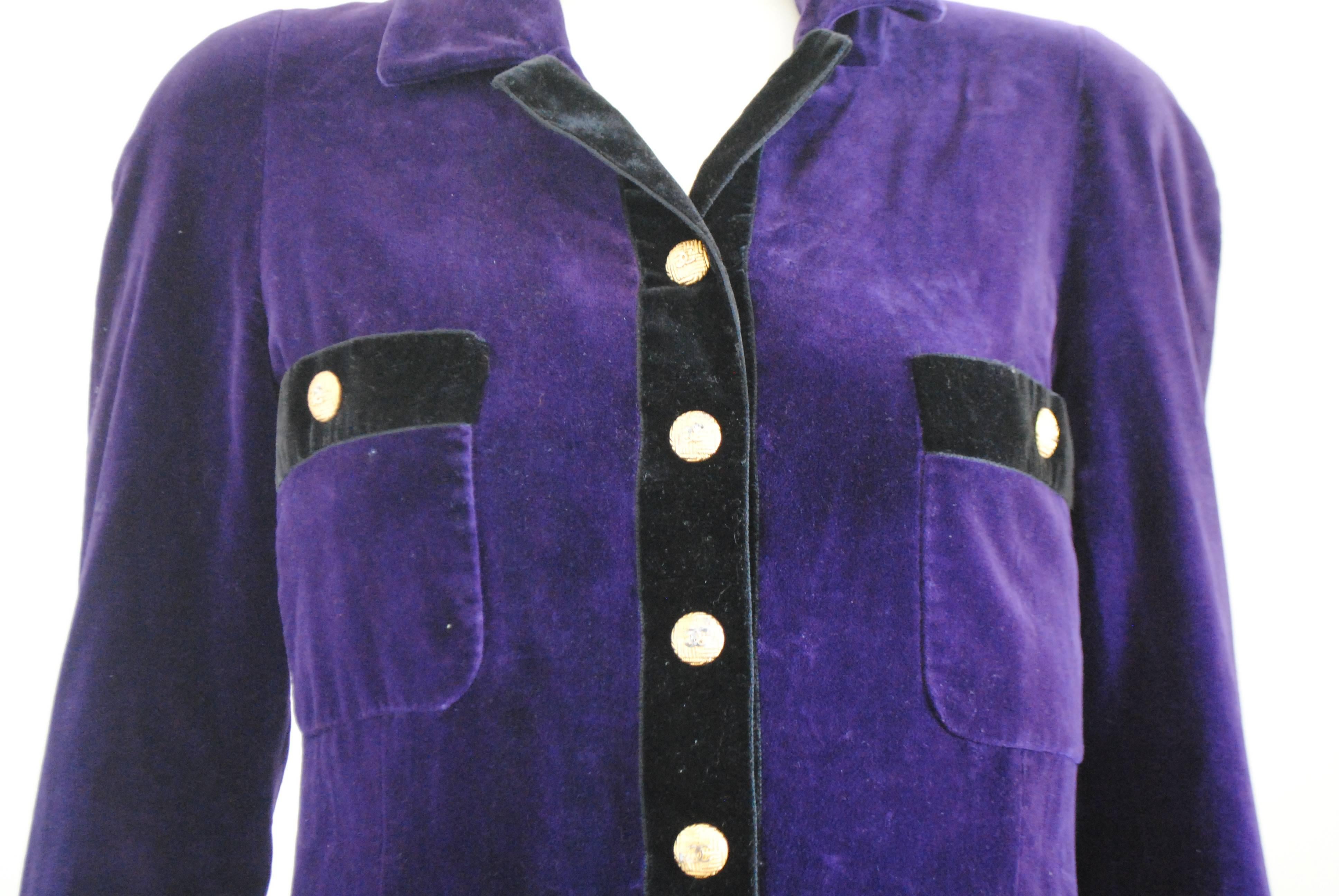 1980s Chanel Boutique Purple Black Velvet Jacket In Good Condition In Capri, IT