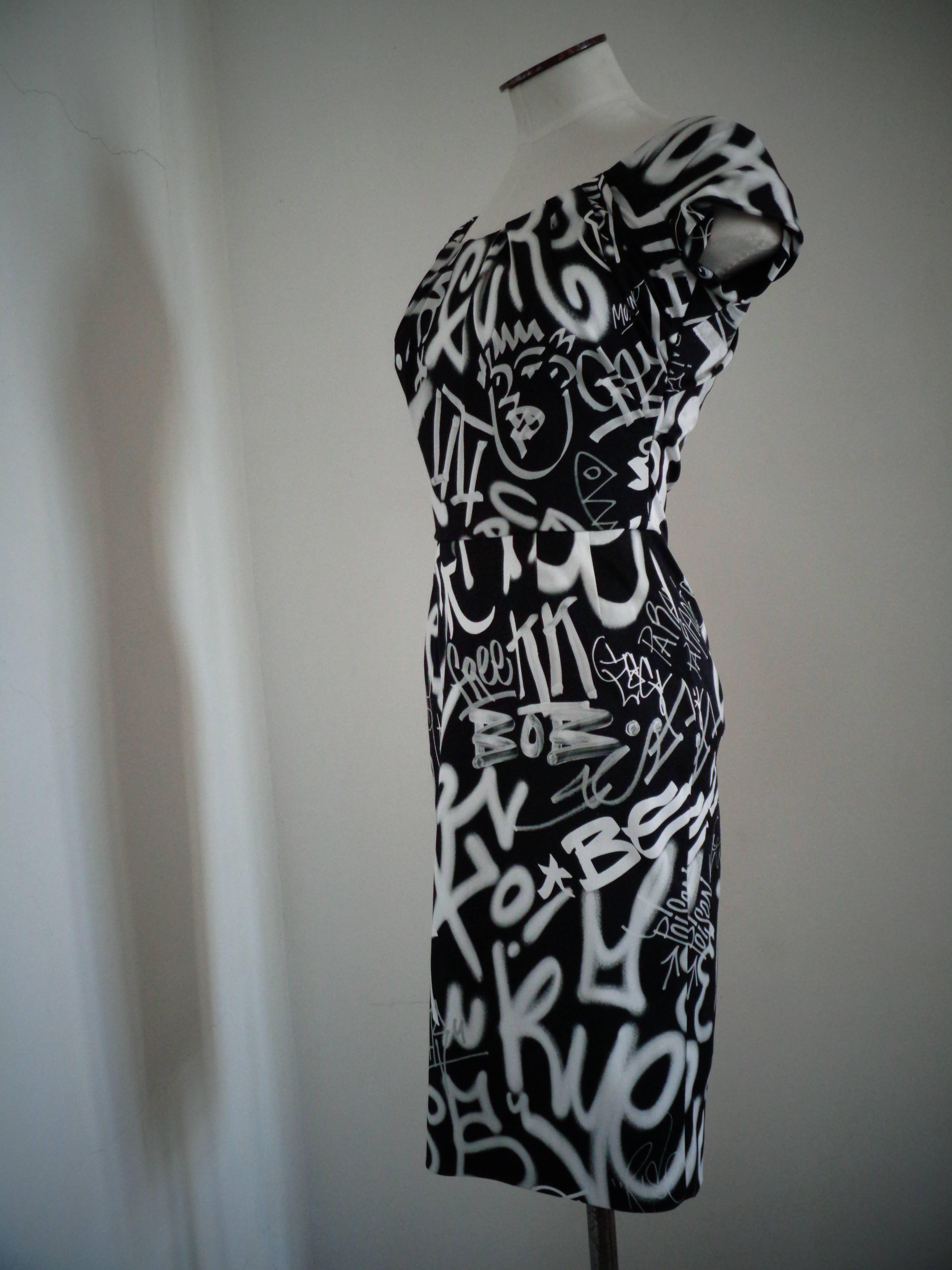 Moschino Couture Vestido Negro Blanco Estampado Graffiti NWOT en venta 1