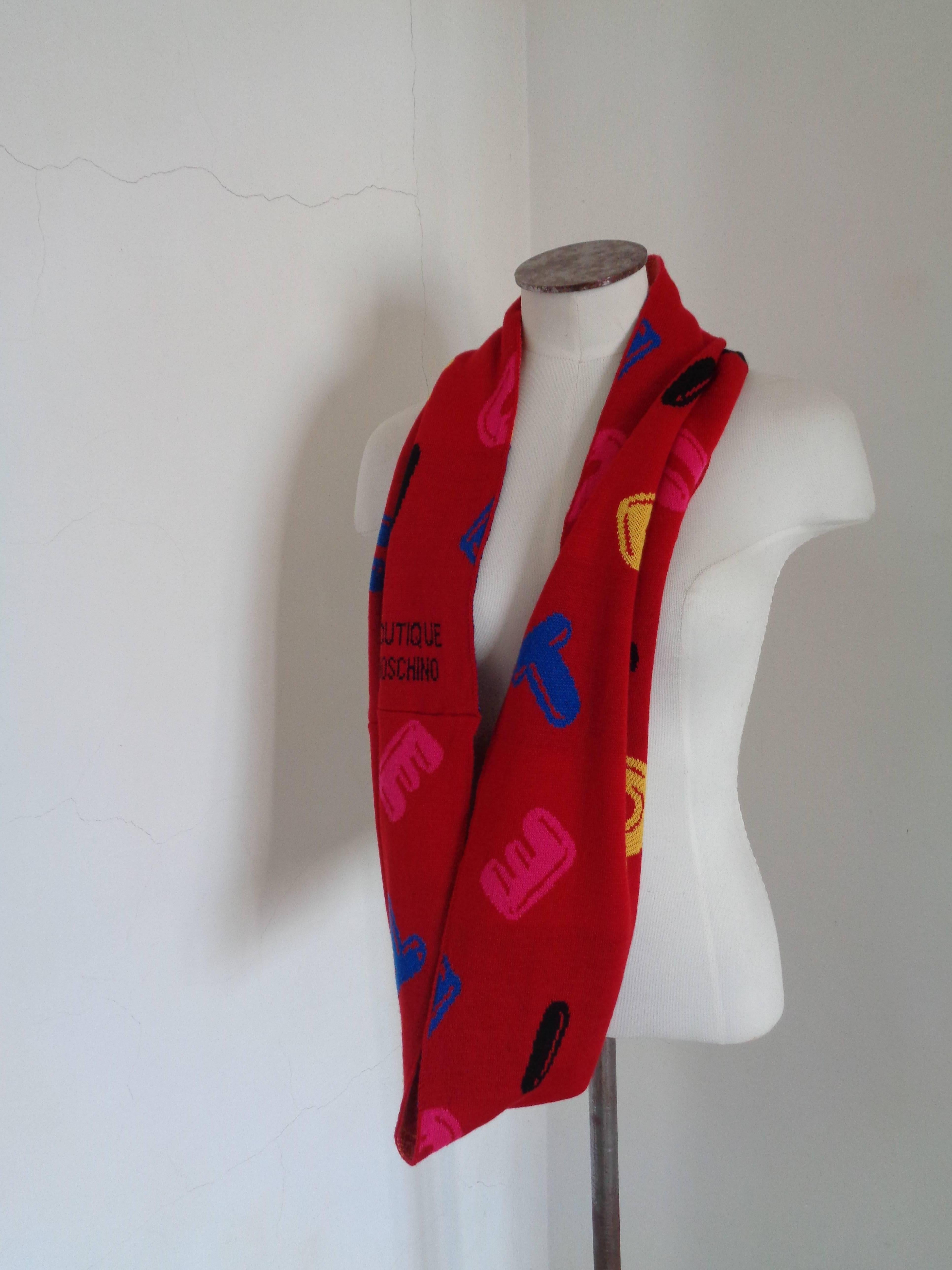 Moschino Boutique Wool Scarf NWOT
Composition: Wool
Measurements: 73*73 cm
Heigh 13 cm