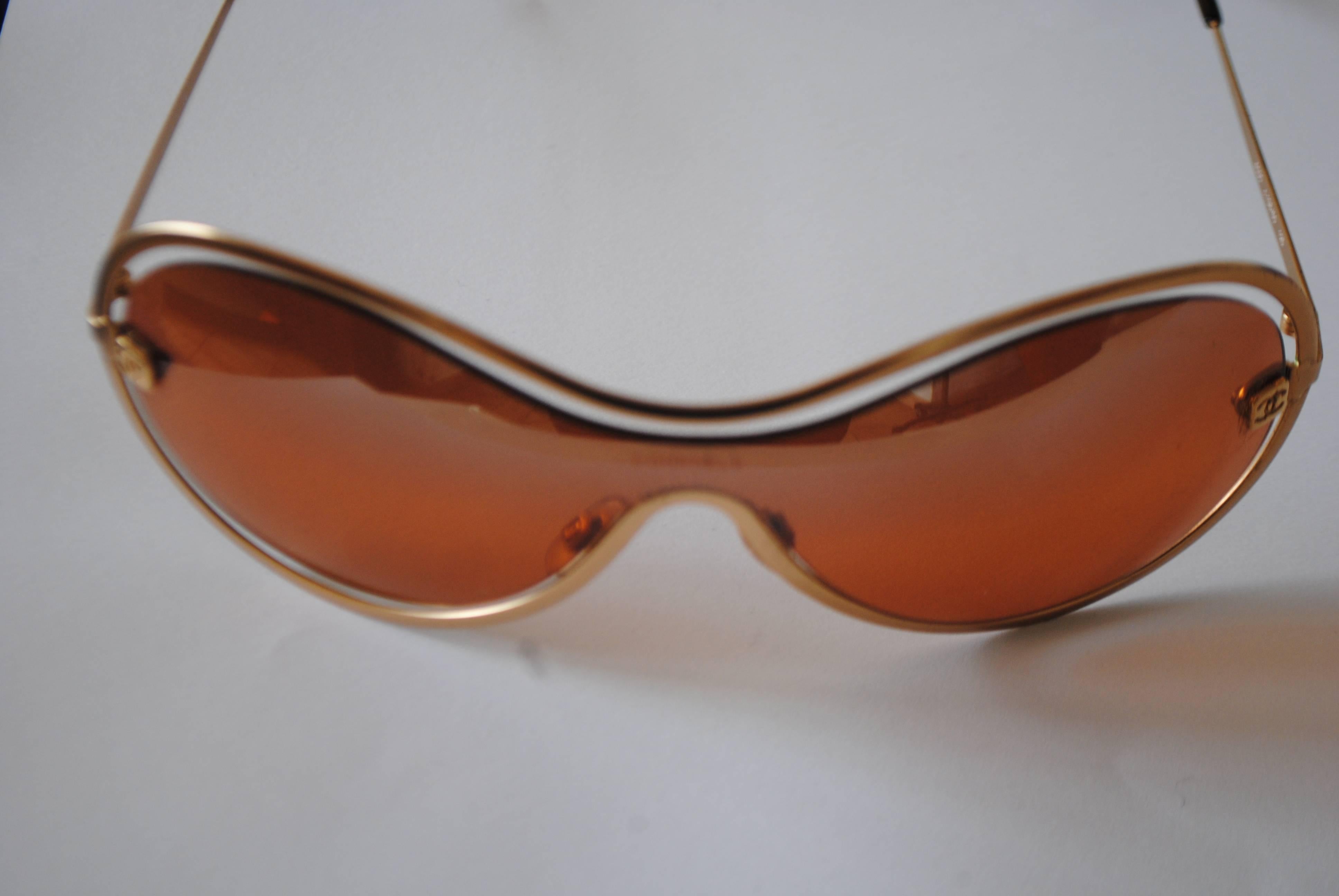 Chanel Peach Gold Sunglasses

Totally made in italy

Mod. Code: 4030 c 138/60 125

See carefully pictures as vintage items can have signs of use