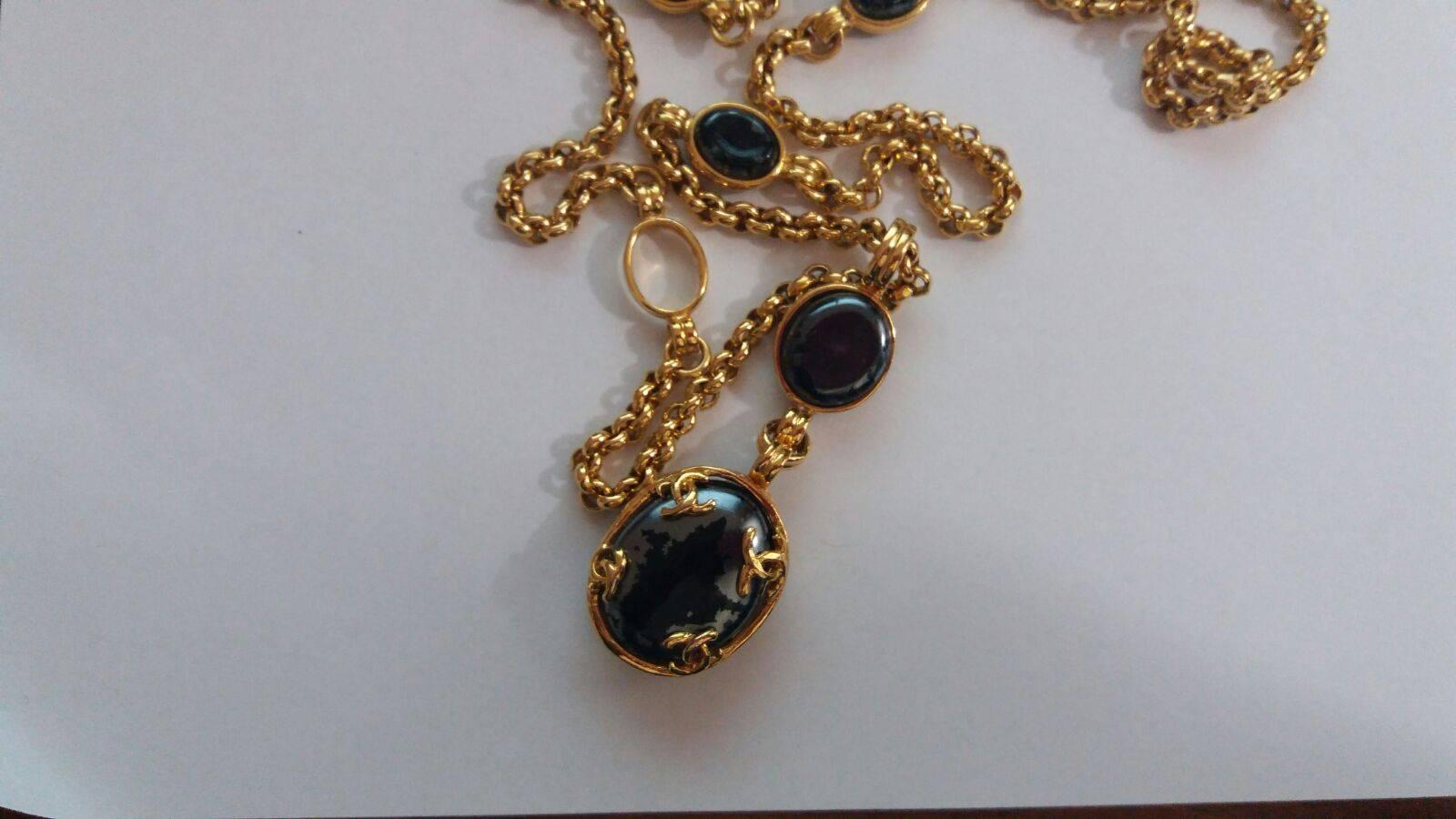 1995 Chanel Gold tone Black Stone CC Necklace In Good Condition In Capri, IT