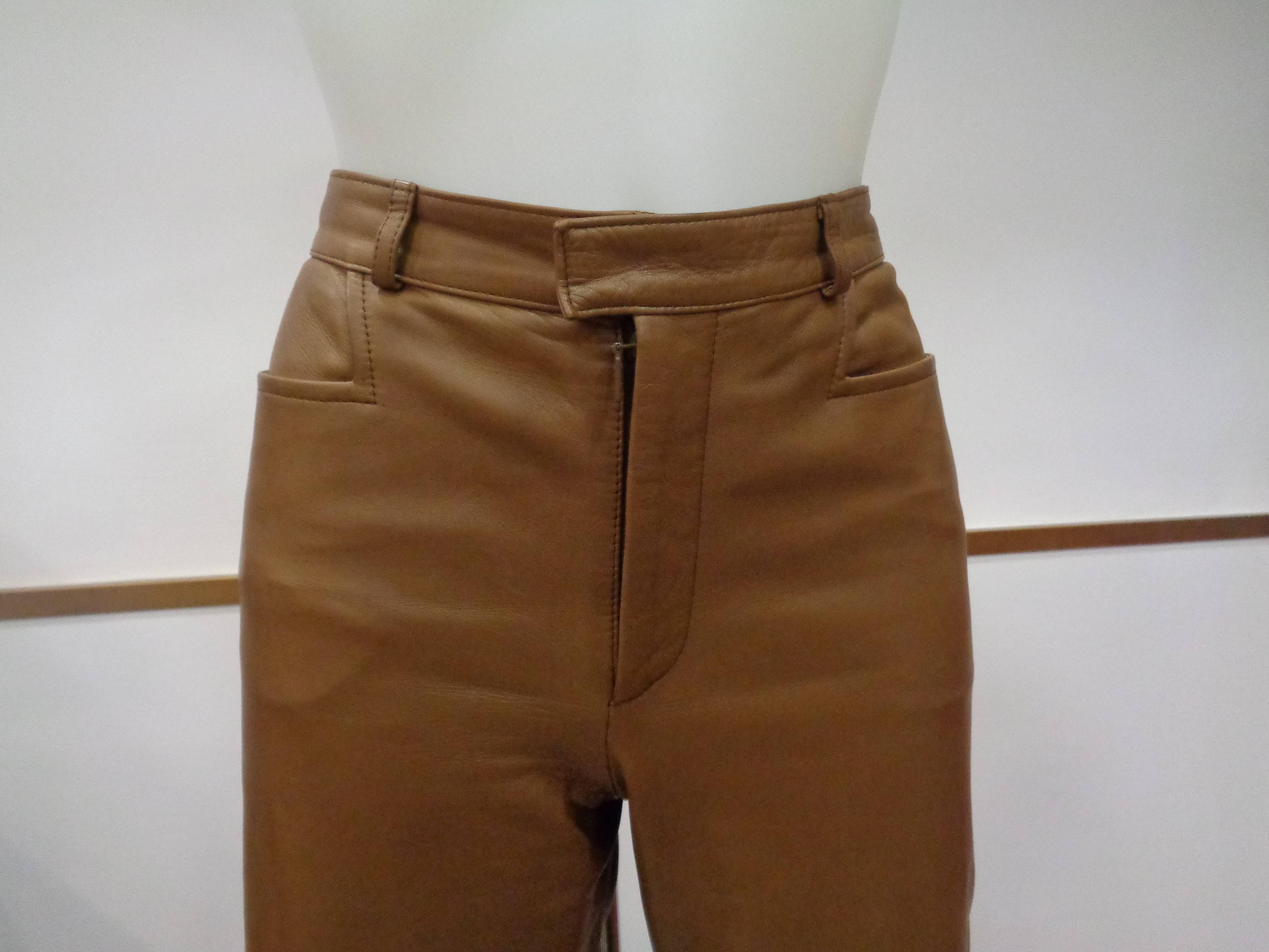 Gucci by Tom Ford Brown Leather Trousers

Totally made in italy in italian size range 42

Composition: 100% leather

Lining: Cupro