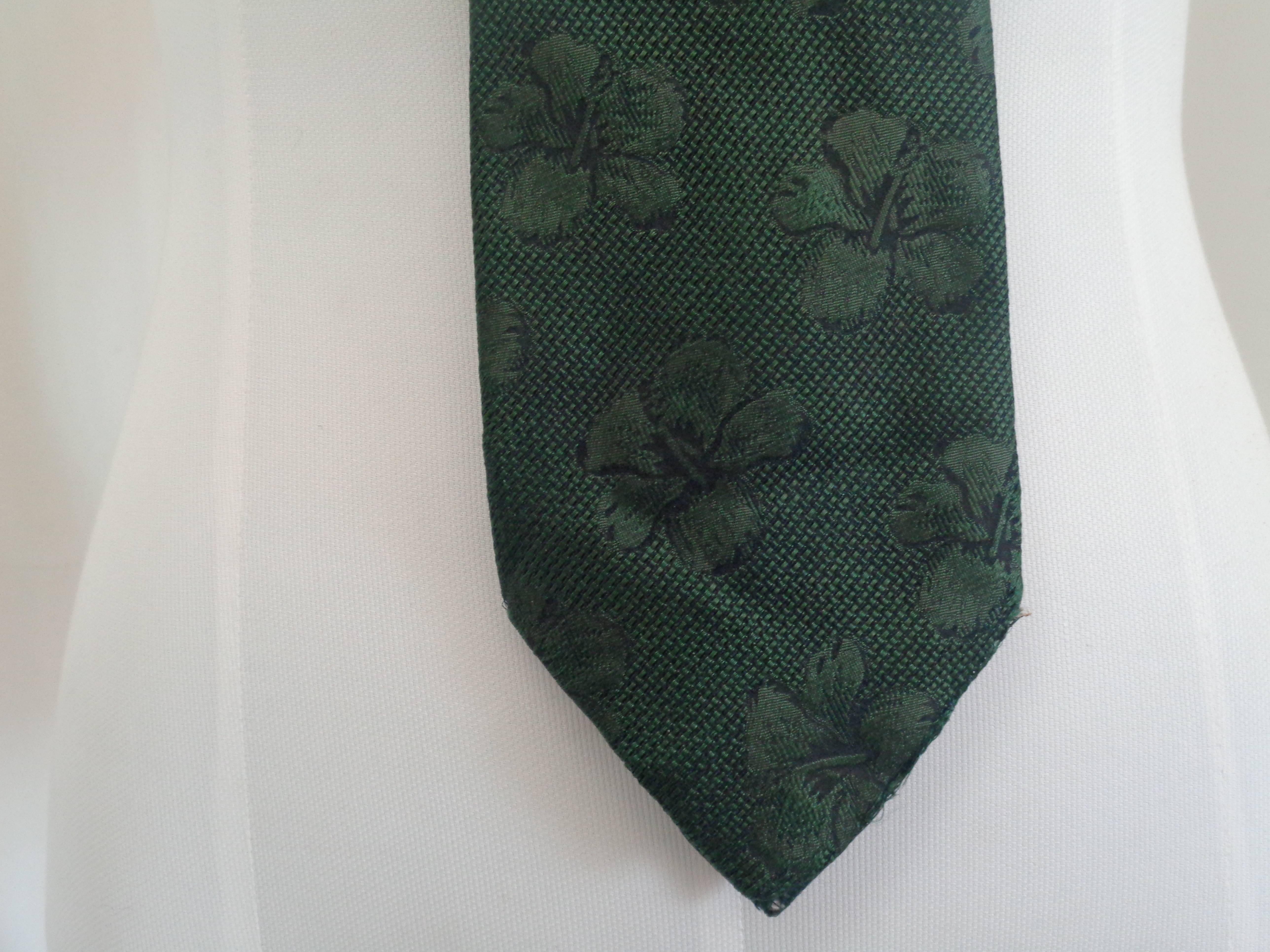 Chanel Green Silk Tie In Excellent Condition In Capri, IT