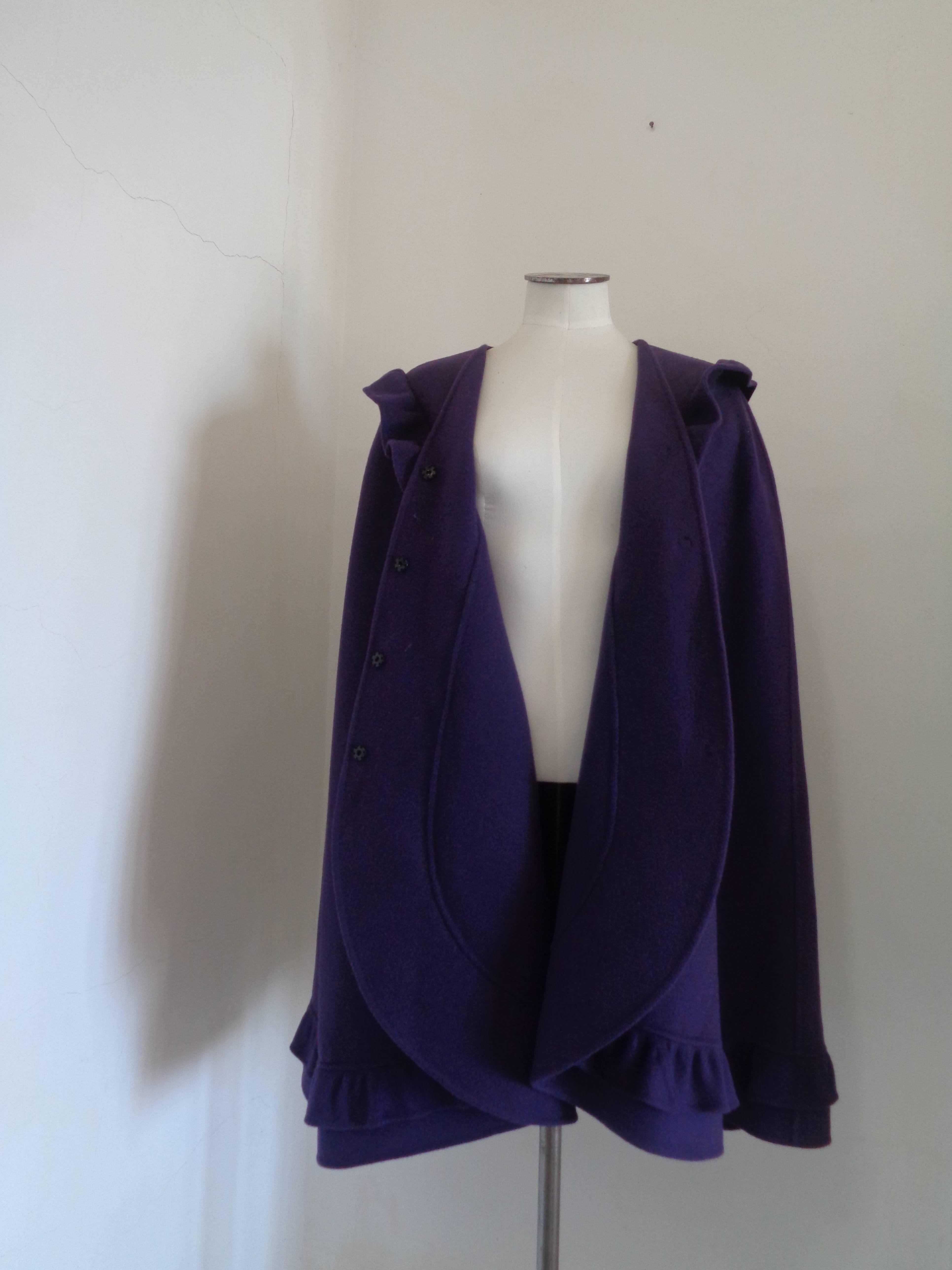 Mila Schon Purple Wool Cape In Excellent Condition In Capri, IT