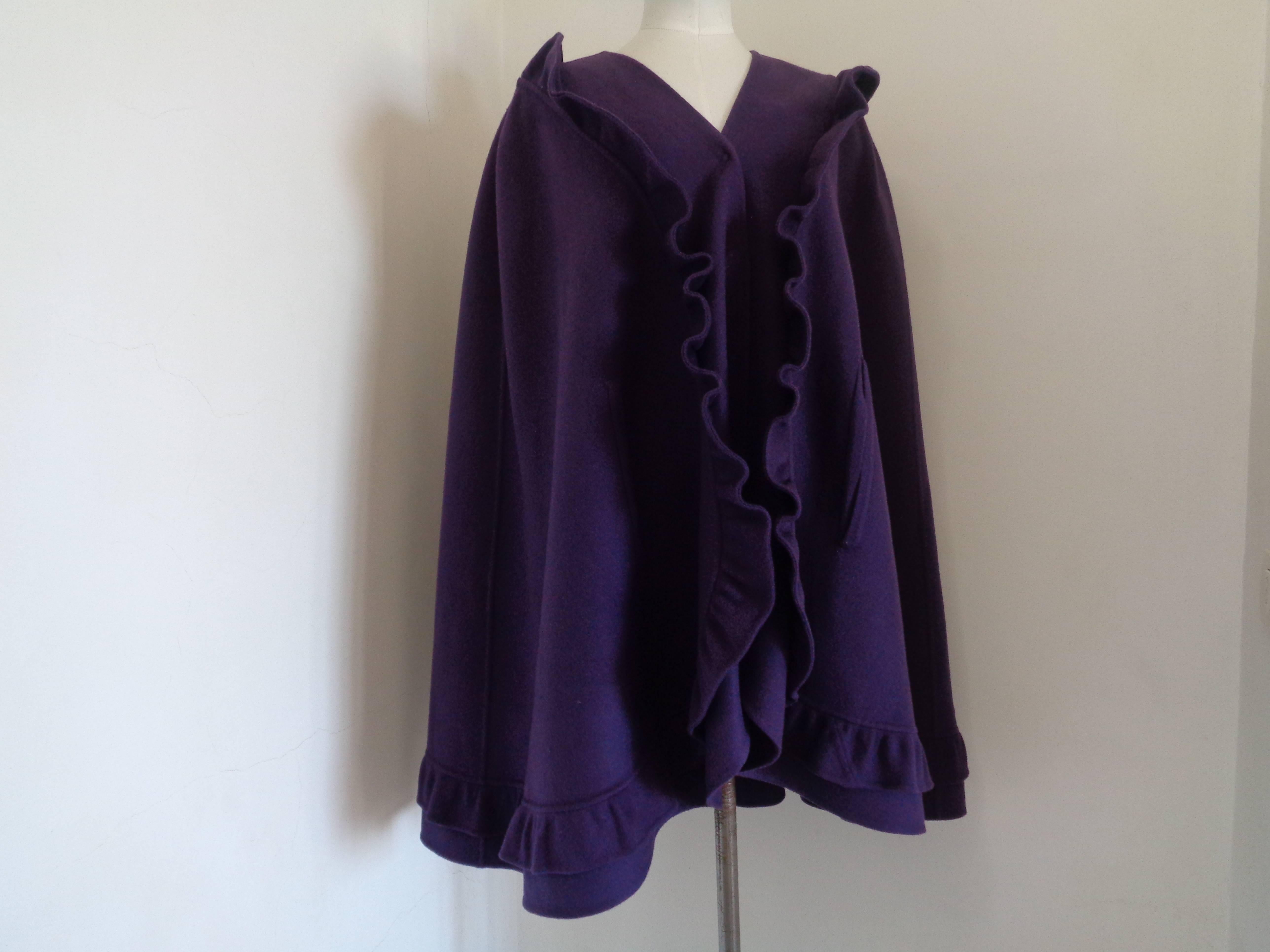 Mila Schon Purple Wool Cape

Totally made in italy in italian size range 44

Composition: 100% Wool