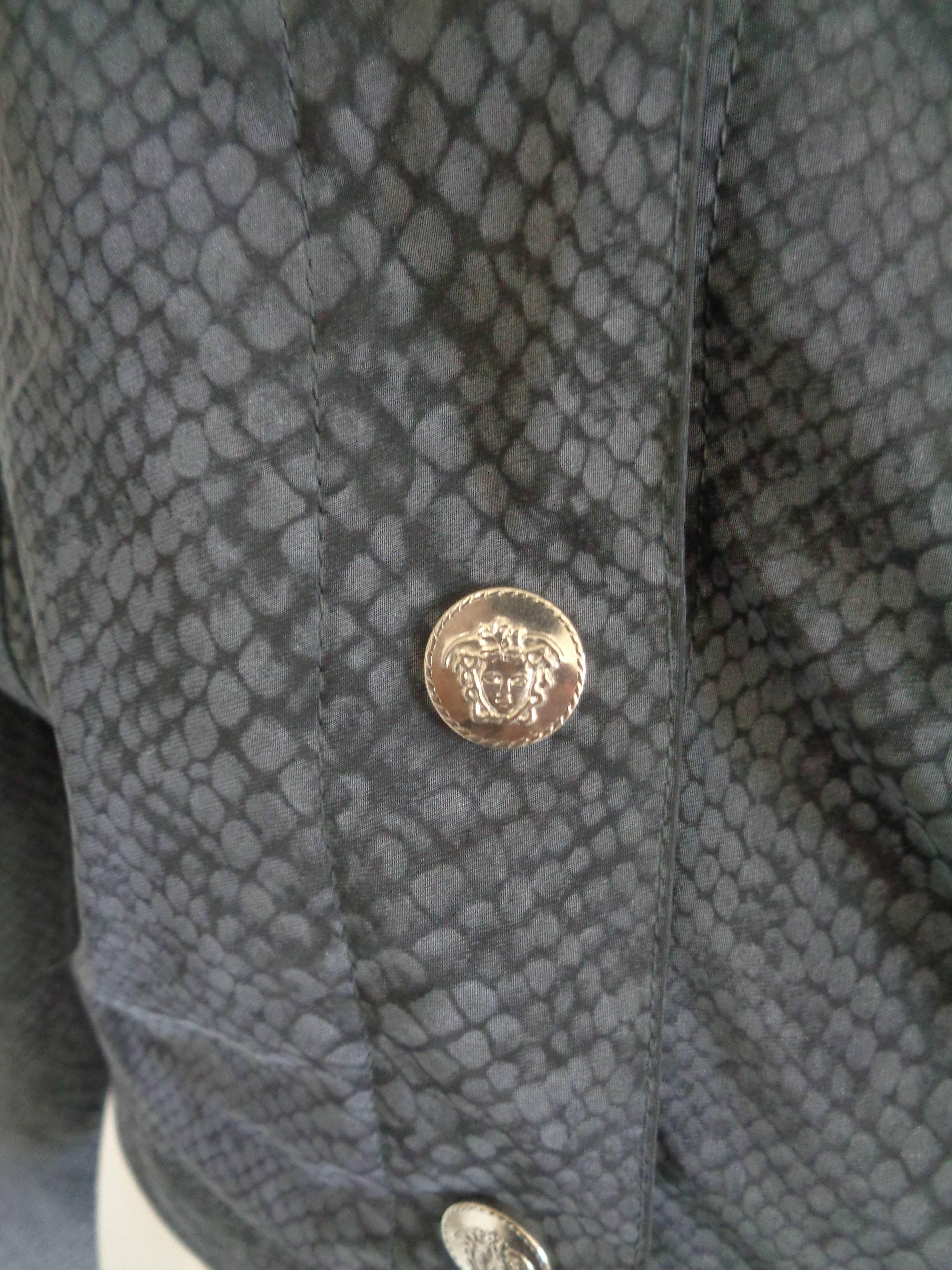Versace Jeans Couture - Veste grise en python imprimé Excellent état - En vente à Capri, IT