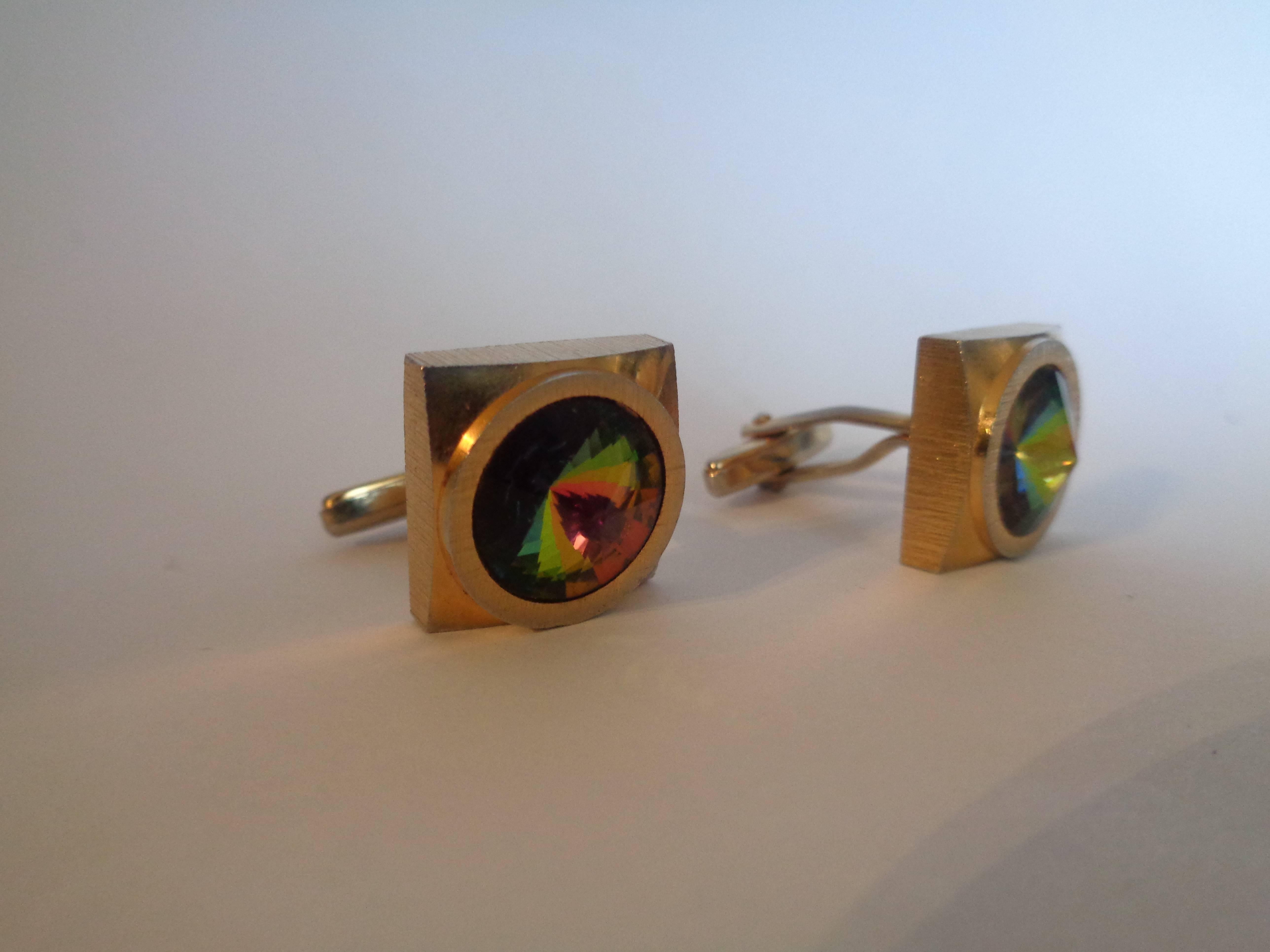 1980s Gold tone Green stone Cufflink In Excellent Condition For Sale In Capri, IT
