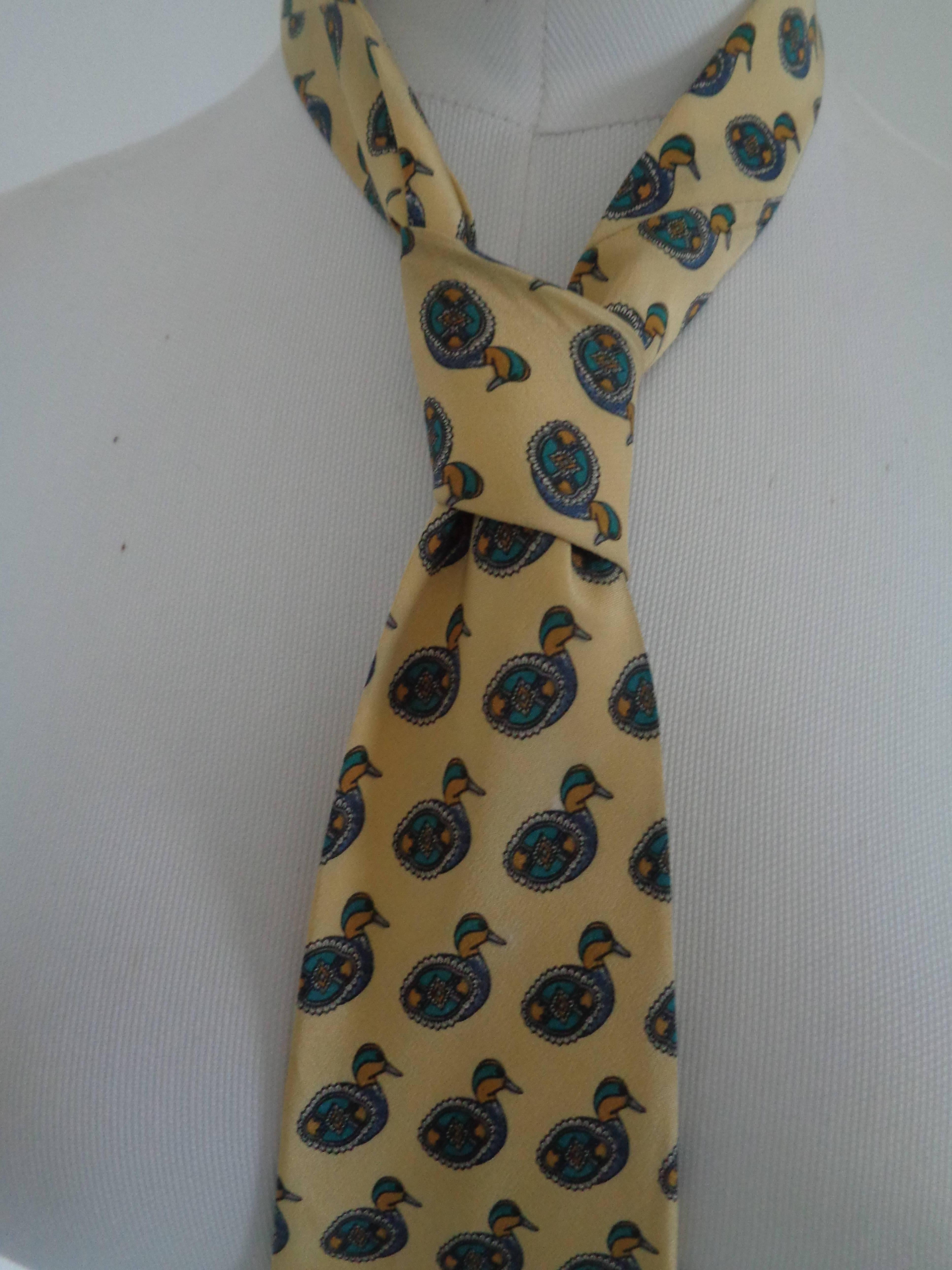 Valentino Yellow Gooses Silk Tie In Excellent Condition In Capri, IT