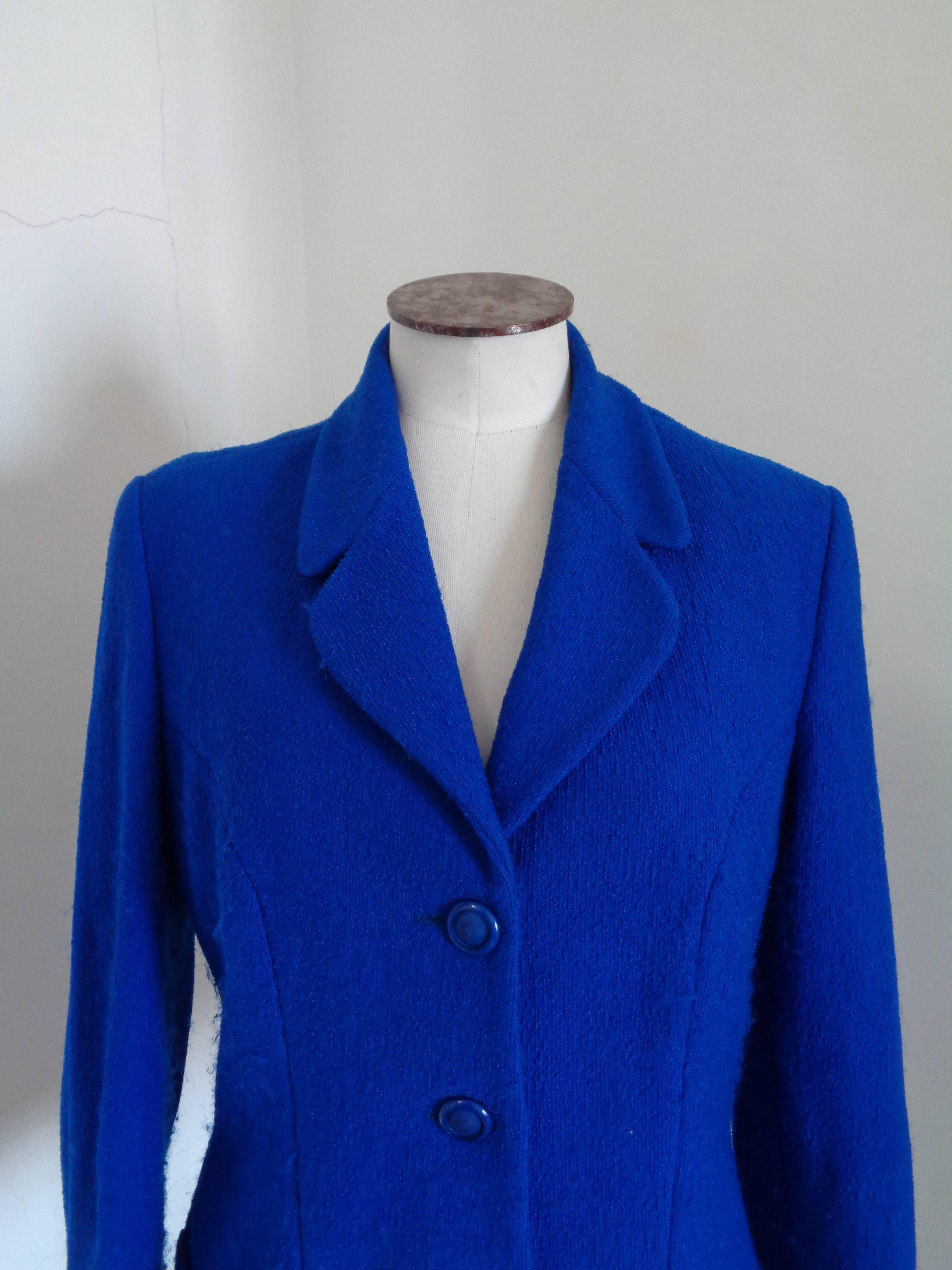 Versace Jeans Couture Blu Jacket

Totally made in italy in size 46

Composition: polyammide

Lining: Acetate