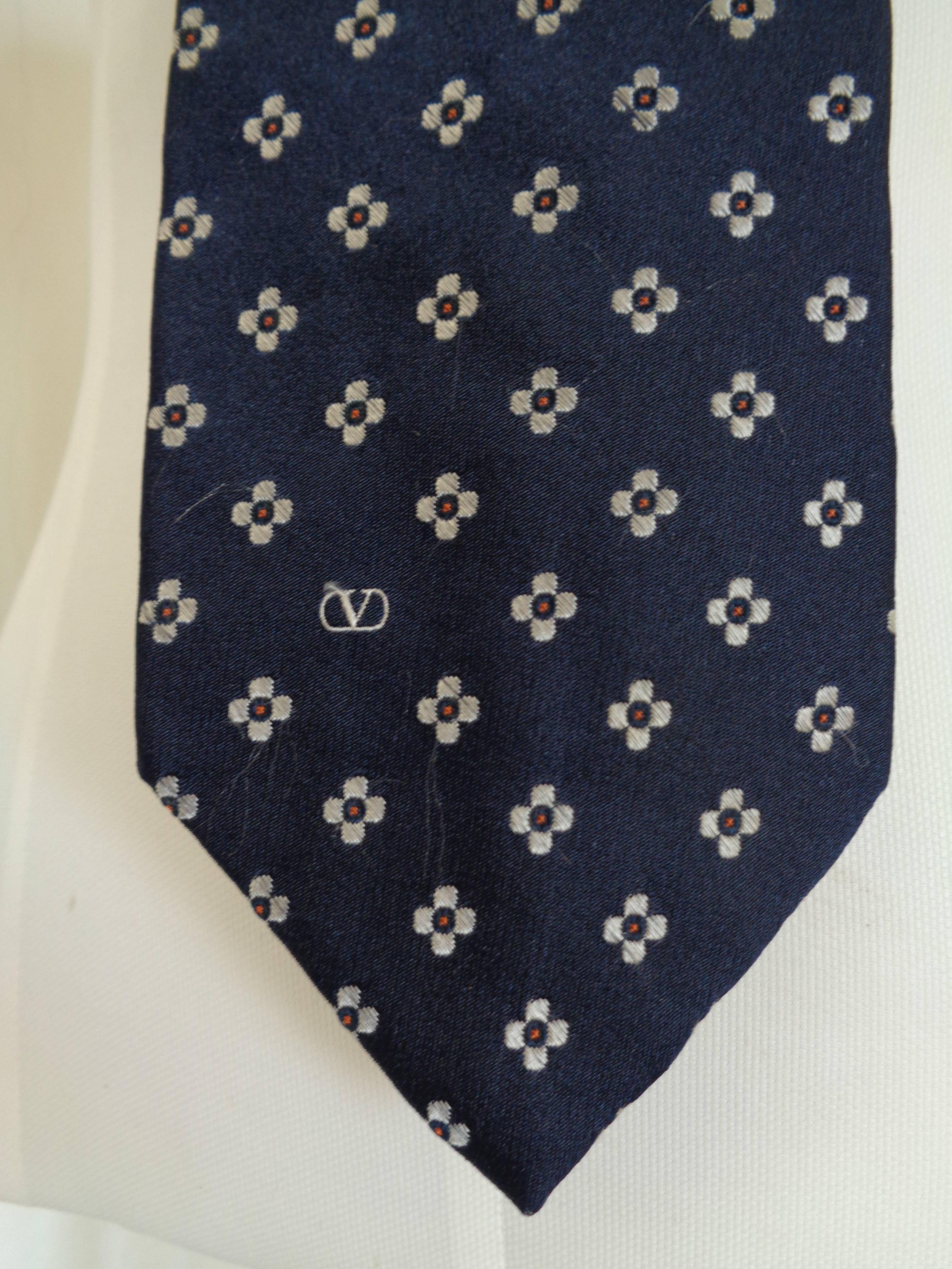 Black Valentino blu white flower silk tie