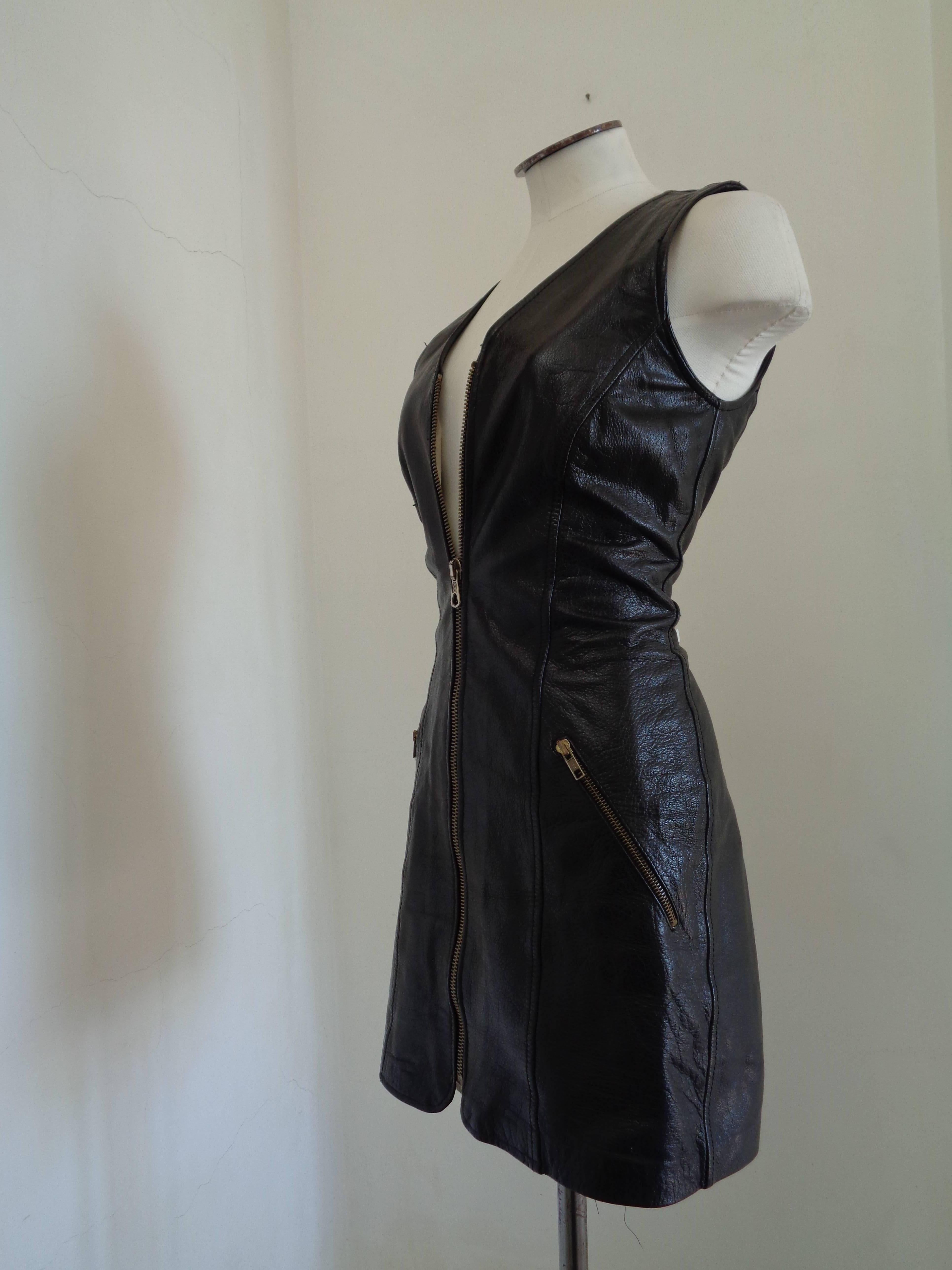 Noir Robe en cuir noir Moschino Cheap & Chic en vente