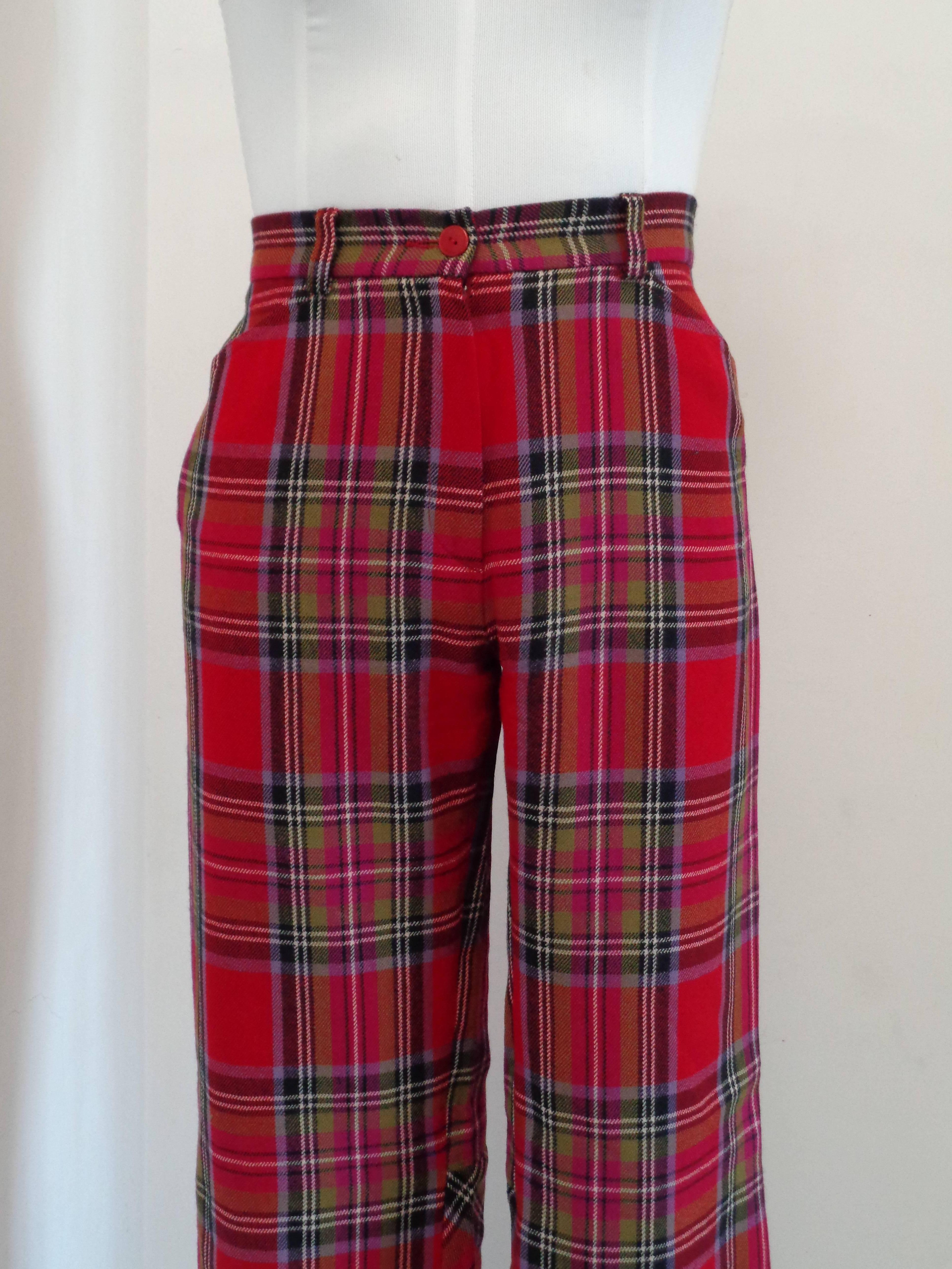 Kenzo Jungle tartan Wool Trouser

Totally made in italy in size 38

Composition: Wool

Lining: Cupro and acetate