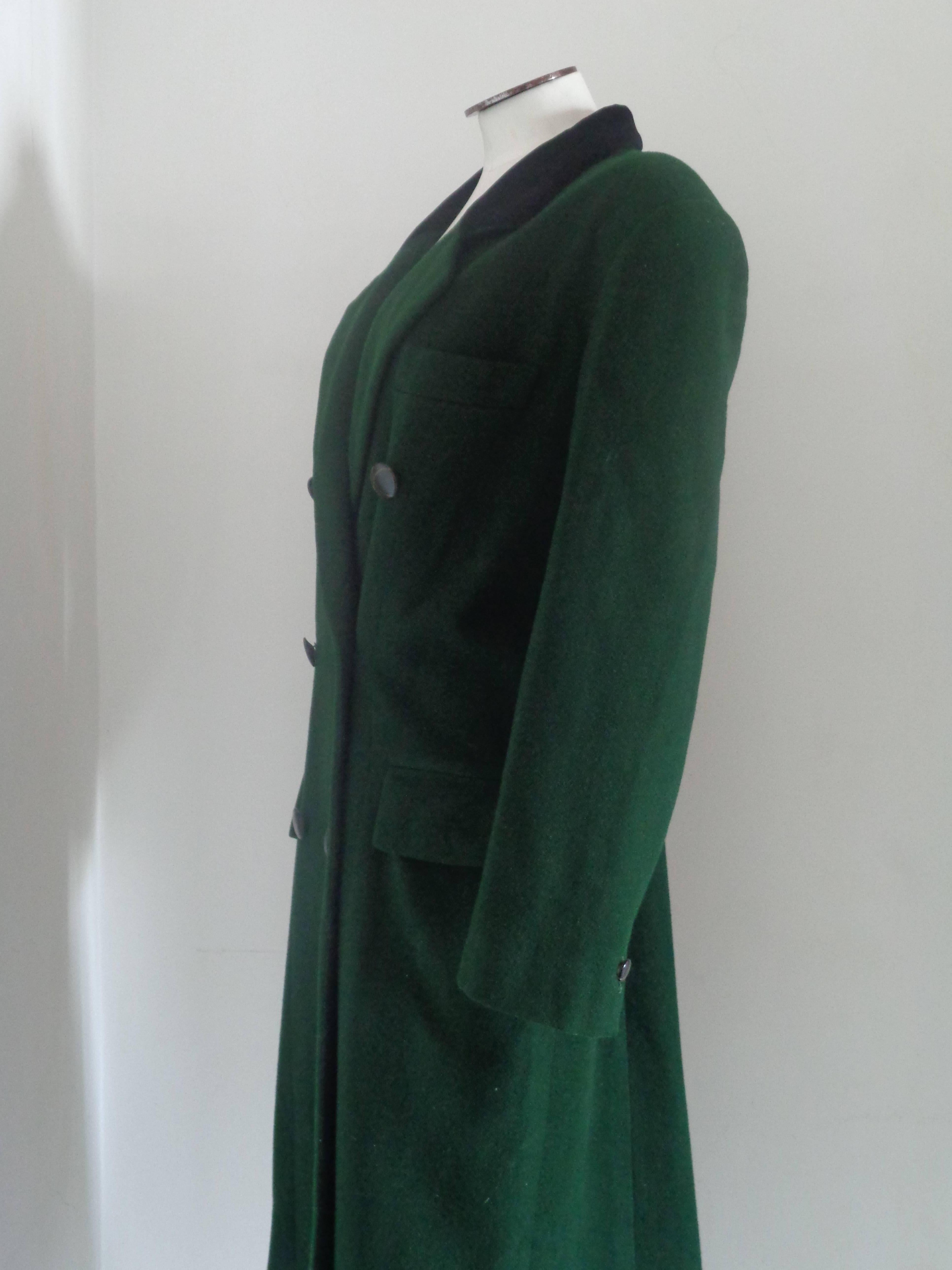 Valentino Green Wool Coat

Totally made in italy in size M / L 