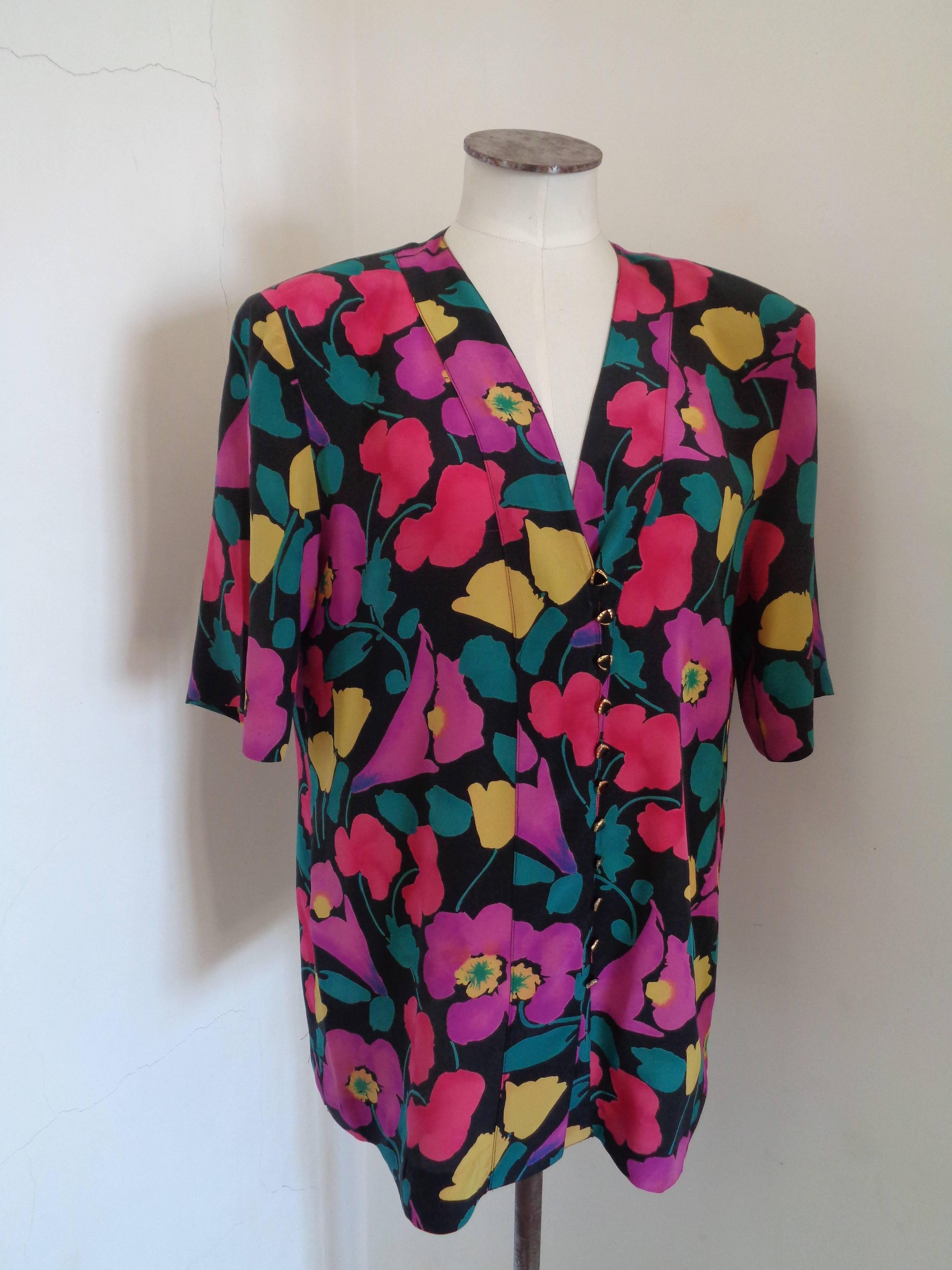 Camicia a fiori Donna Enrica degli anni '80

Totalmente made in italy