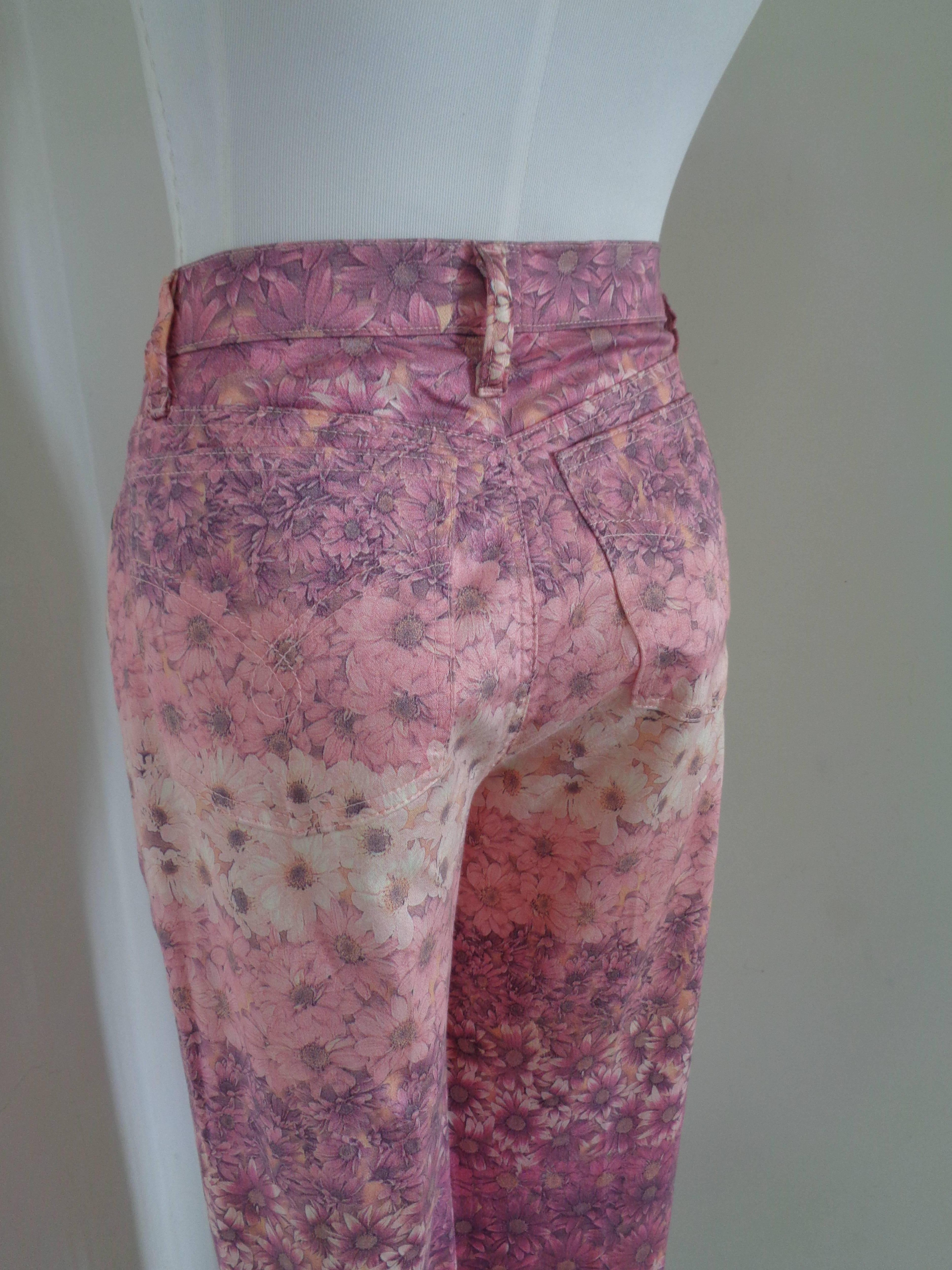 Moschino Pink Flower Cotton Jeans

Moschino pink denim with daysies all over
Totally made in italy in italian size range 42
Composition: Cotton