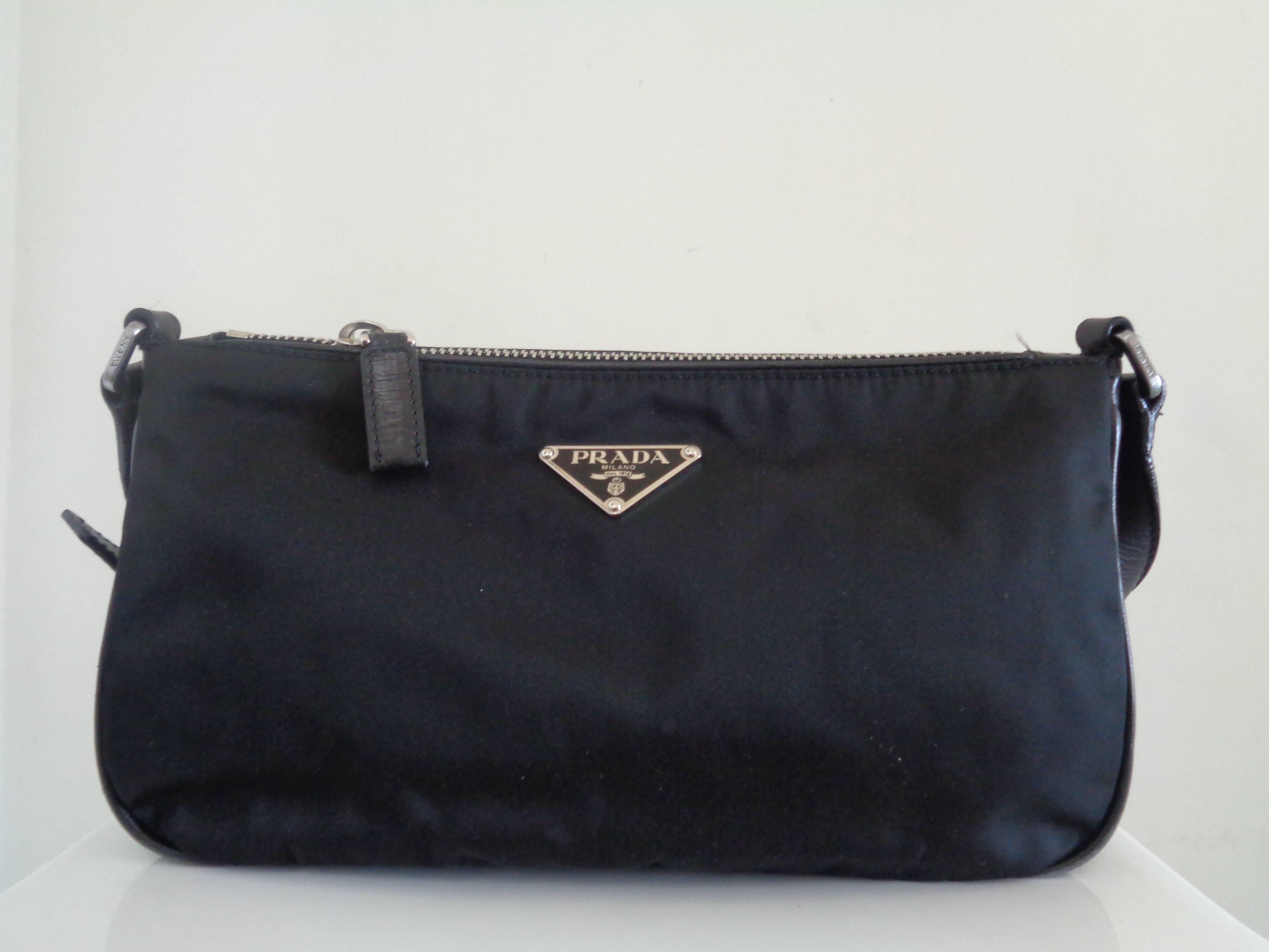 Prada Black Canvas Shoulder Bag

Totally made in italy