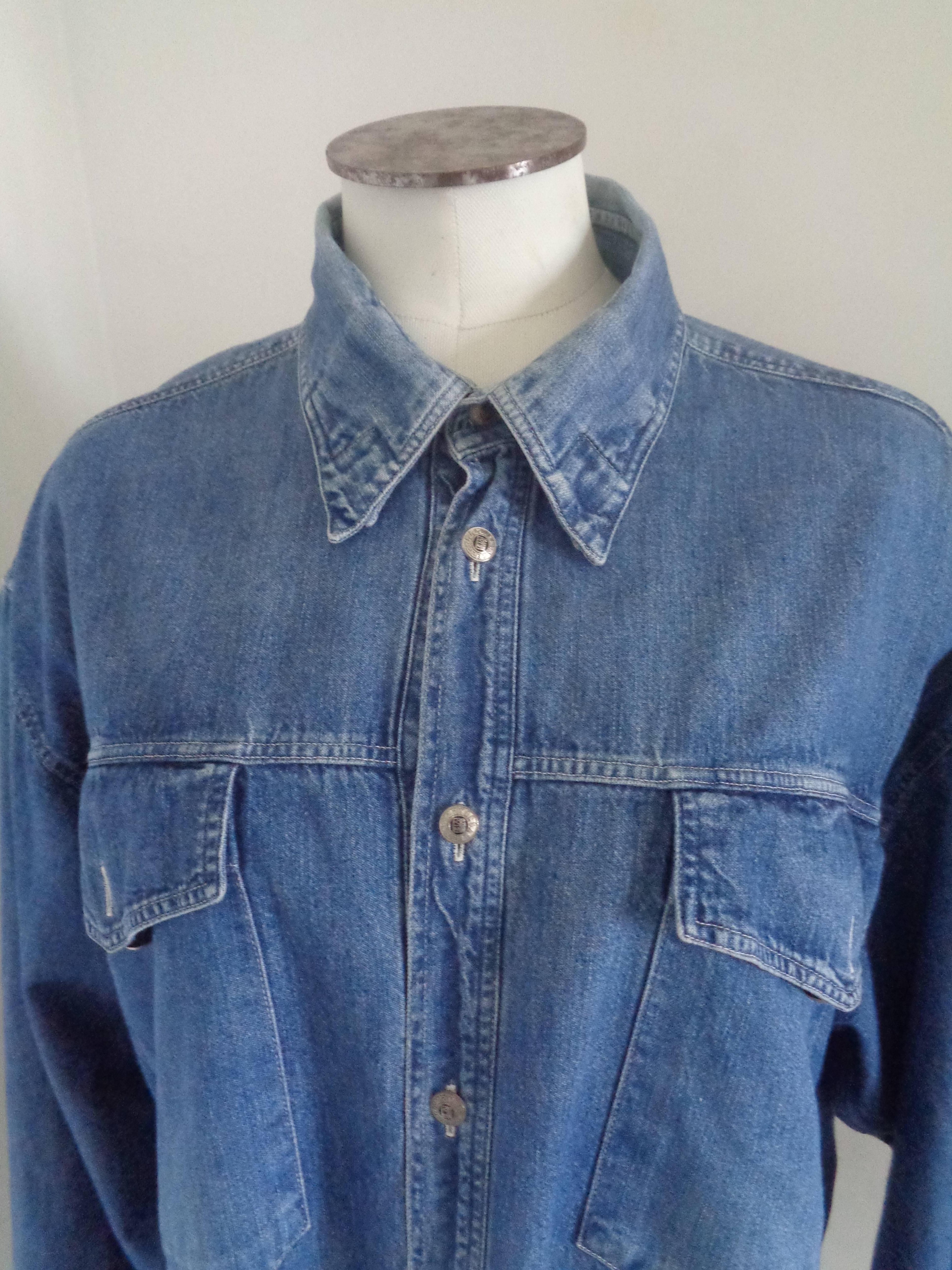 Versace Jeans Denim Shirt
totally made in italy in size xl