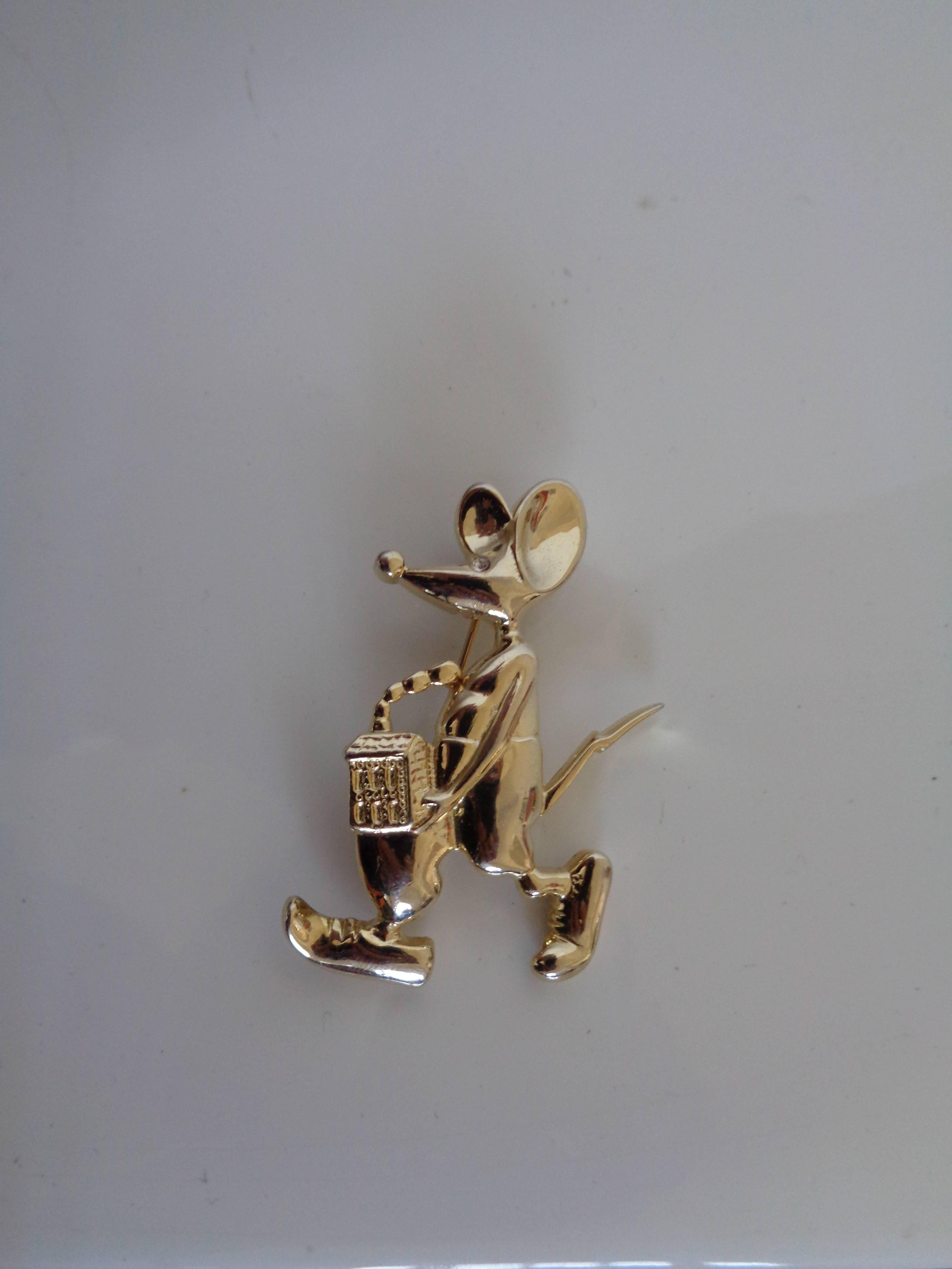 Gold Tone Mouse Brooch Pin In Excellent Condition In Capri, IT