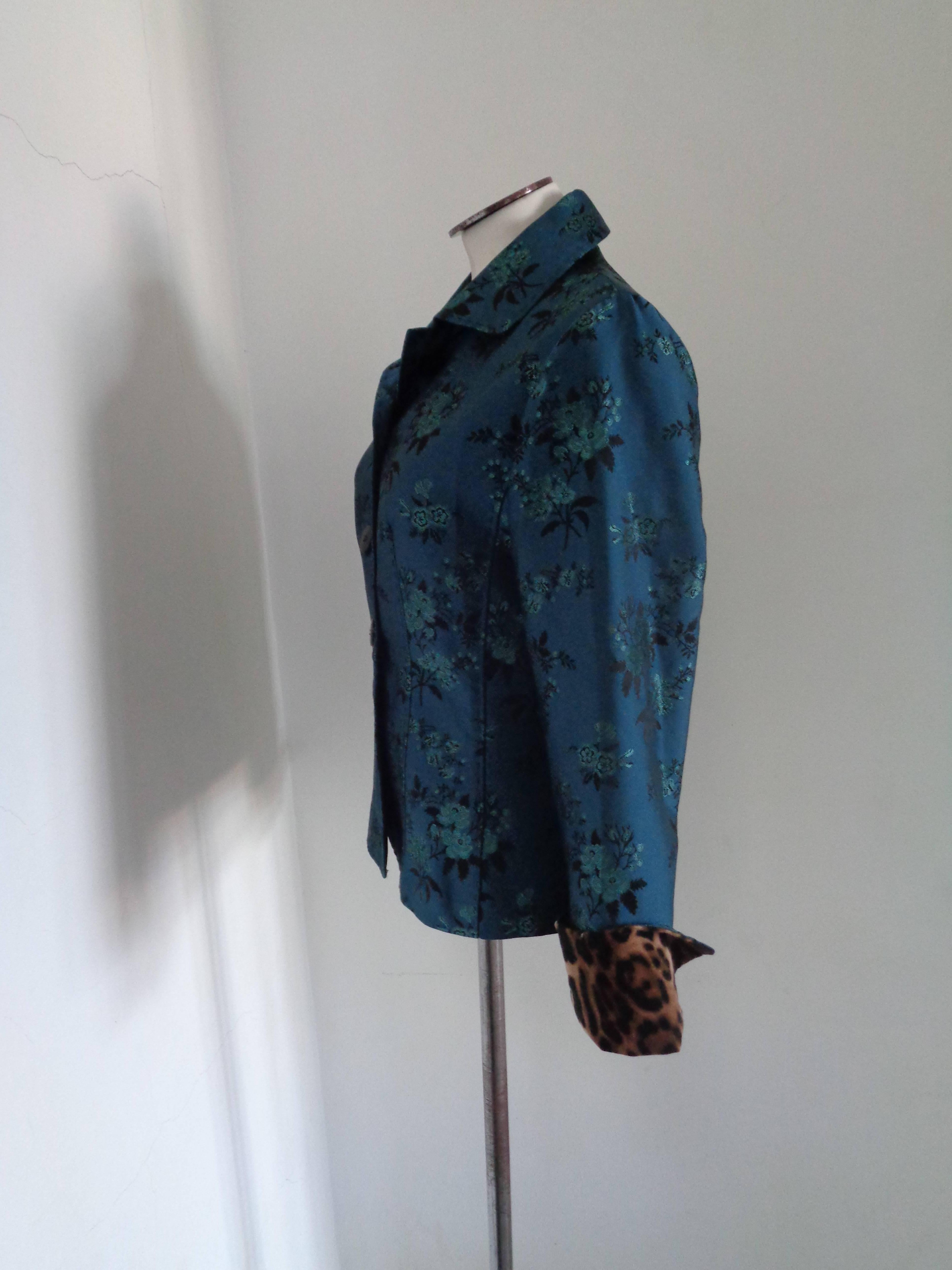 Pamela Flower embellished Blu jacket

Inside Leopard
Totally made in italy in size M 