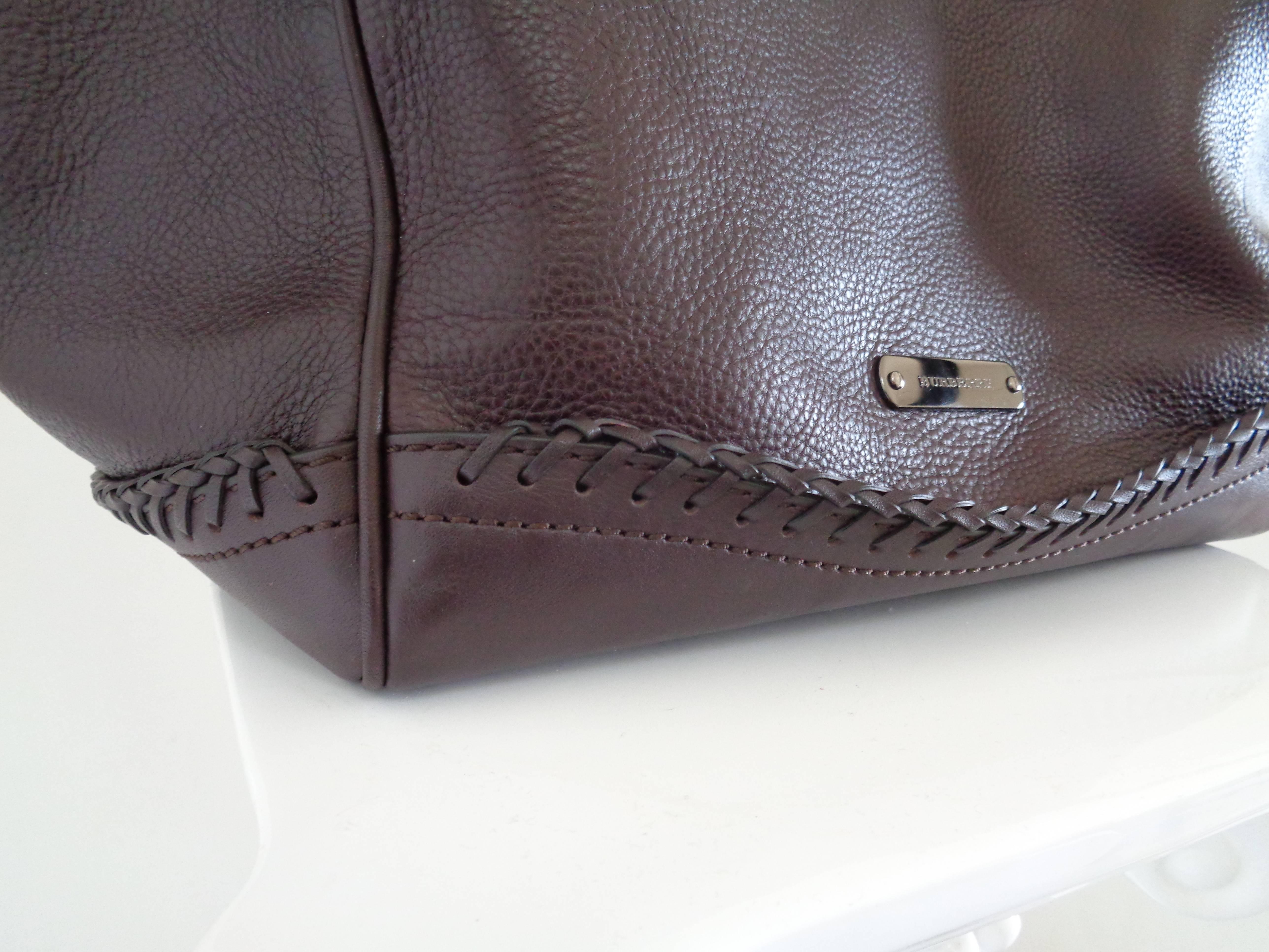 Burberry Dark Brown Leather Shoulder Bag In Excellent Condition In Capri, IT