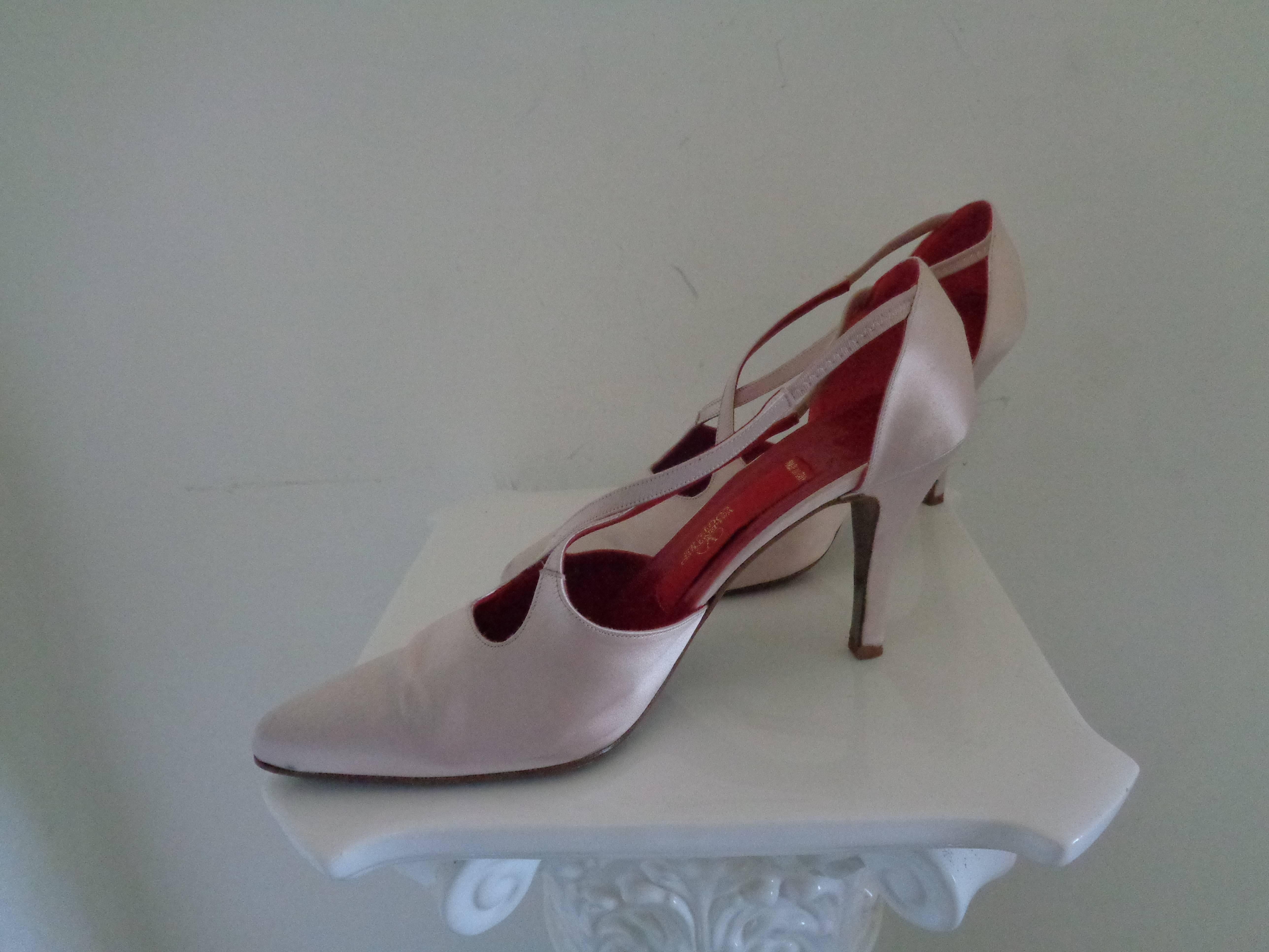Valentino Couture Pink Sandals

totally made in italy in size 39

In good conditions, used few times

Heel lenght: 10 cm