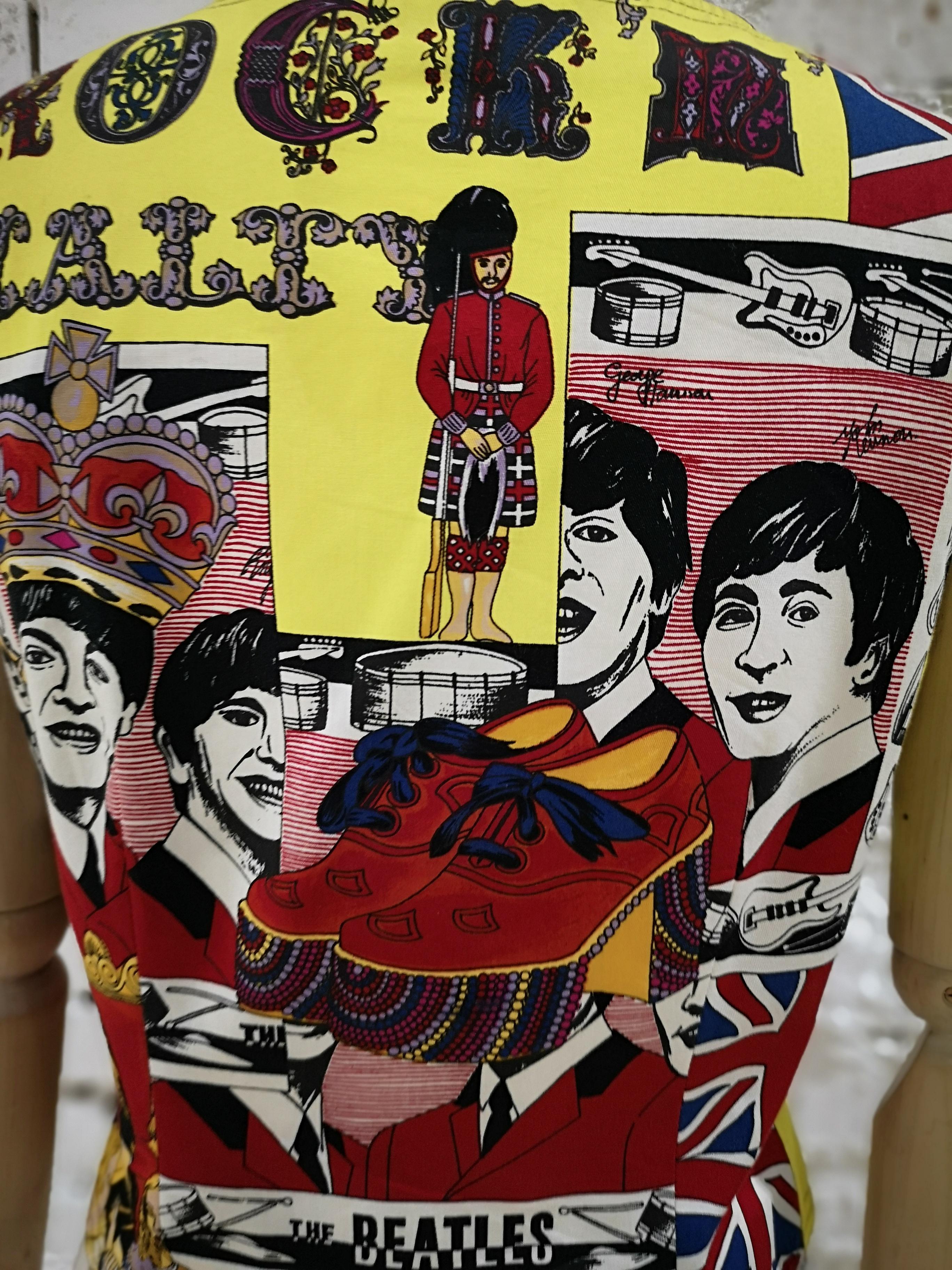 Rosso Gilet The Beatles anni '90 di Versace in vendita