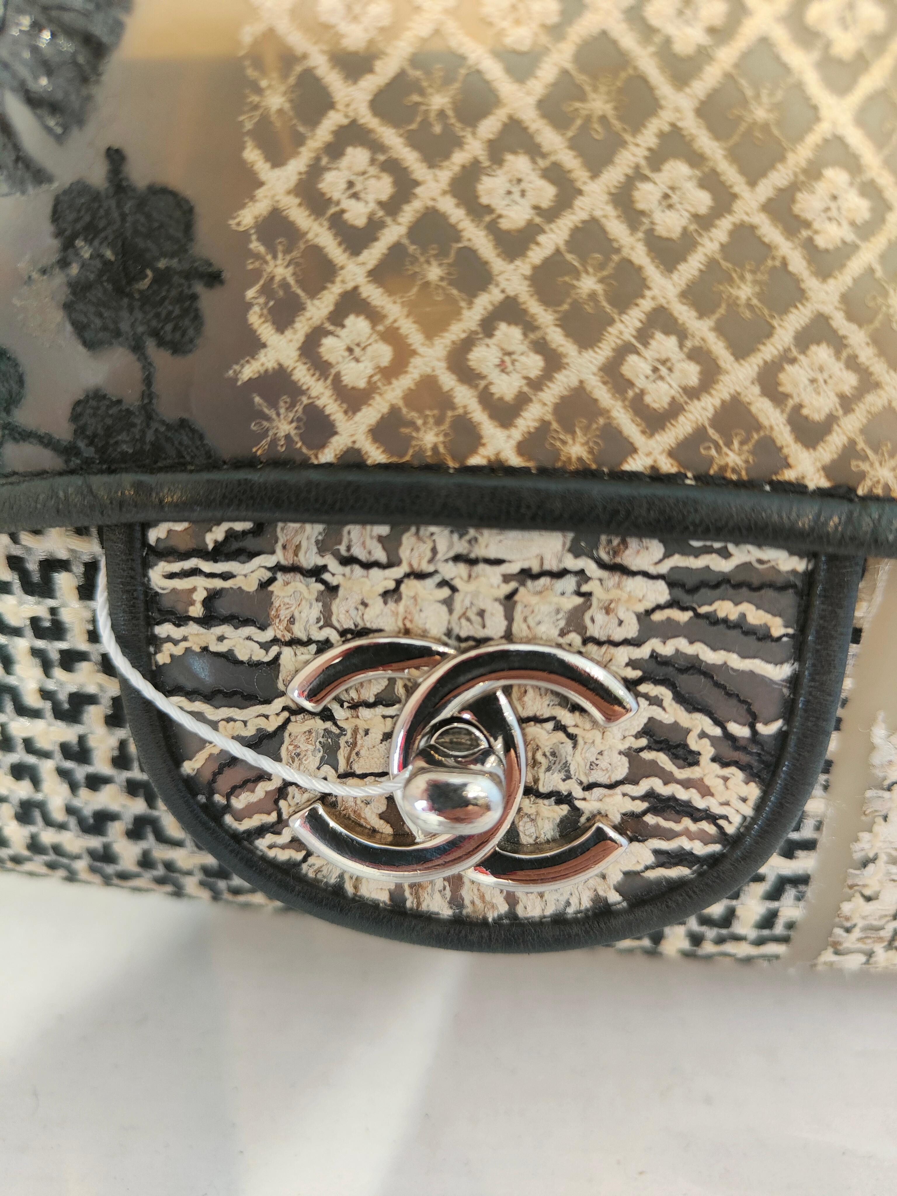 Chanel Jumbo PVC et tweed patchword à simple rabat Unisexe en vente